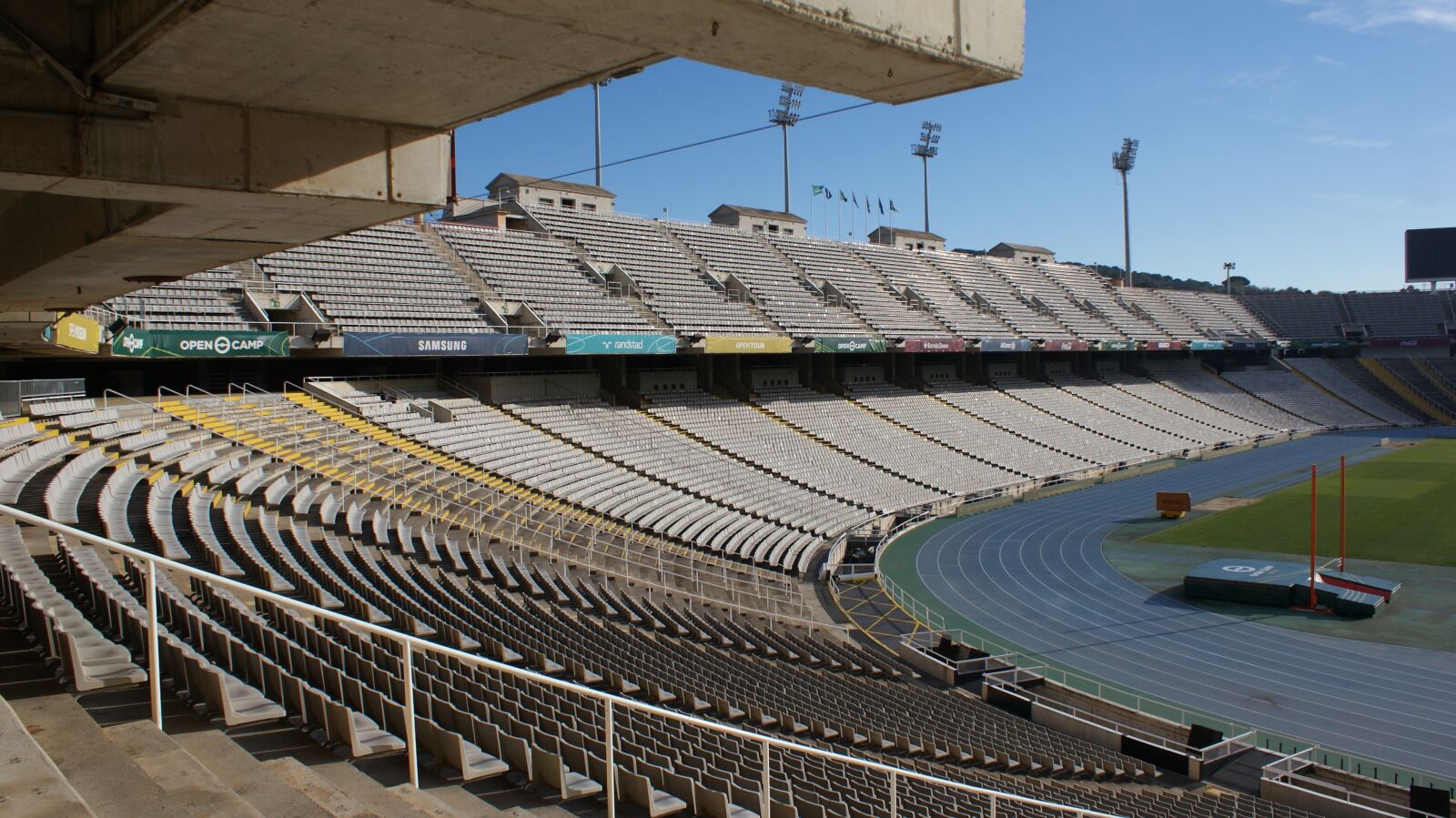Sony Alpha DSLR-A300 sample photo. Barcelona, arena, the pitch photography