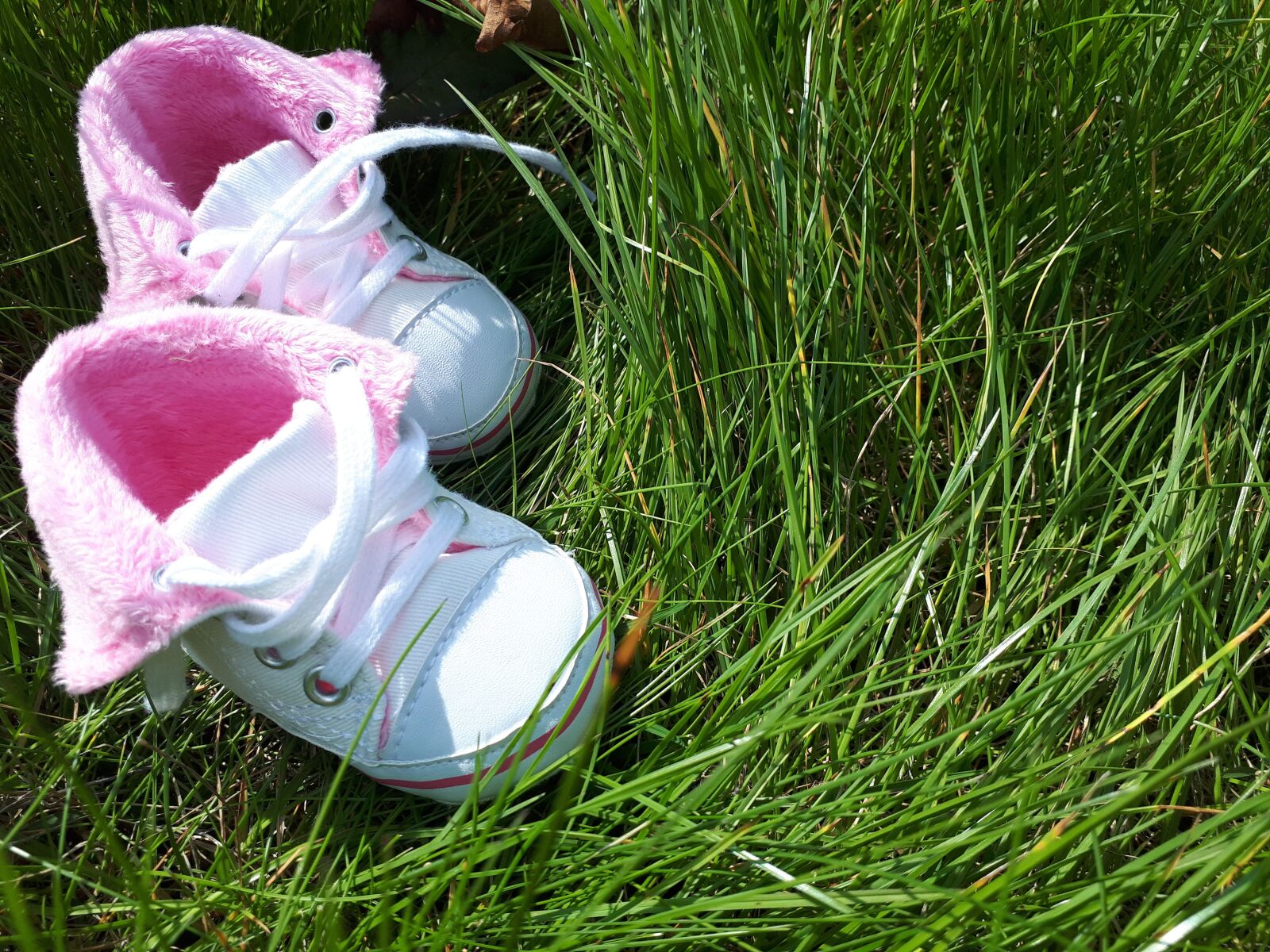 Samsung Galaxy A5(2017) sample photo. Baby shoes, white, baby photography