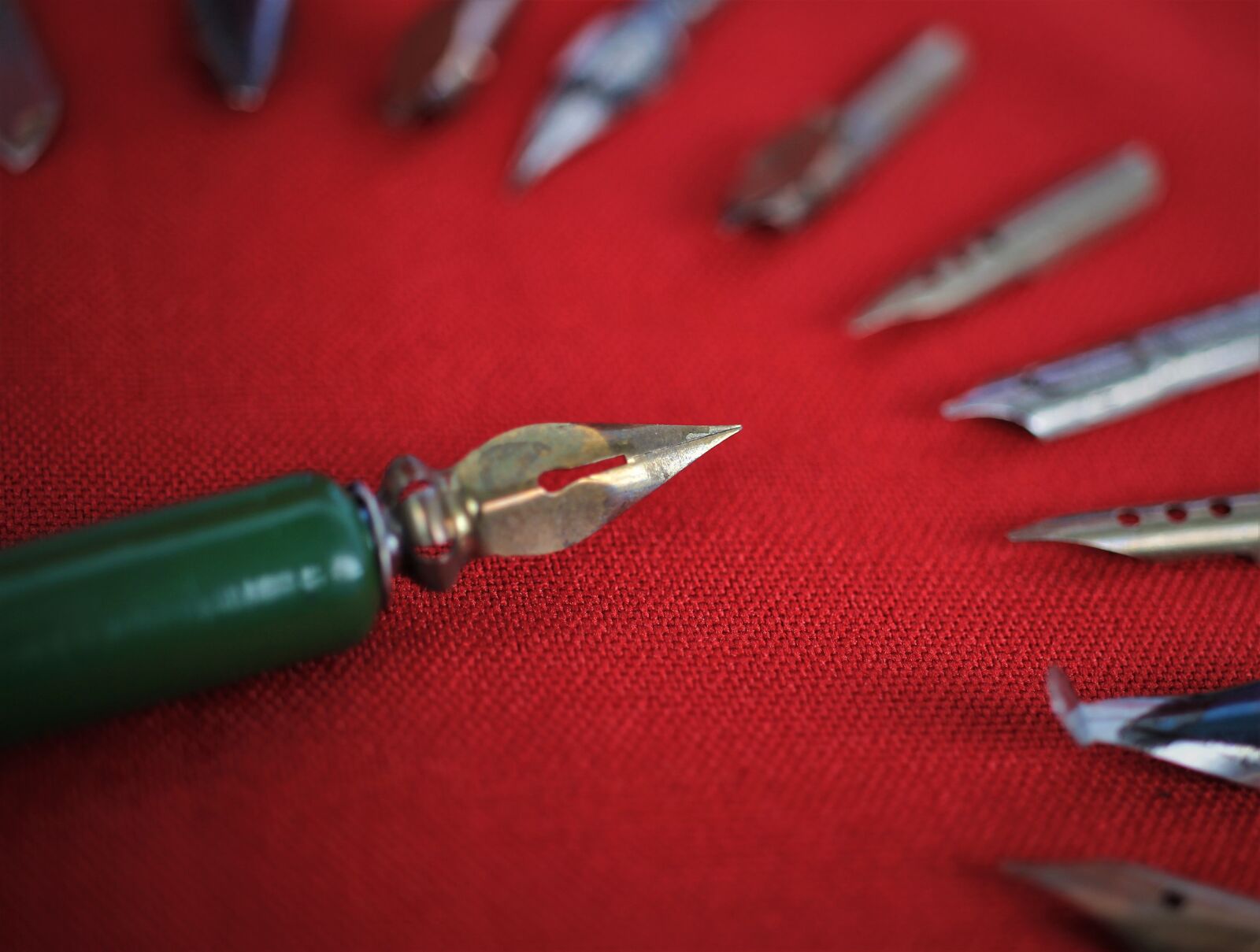 Canon EOS 7D sample photo. Feather, filler, pen photography