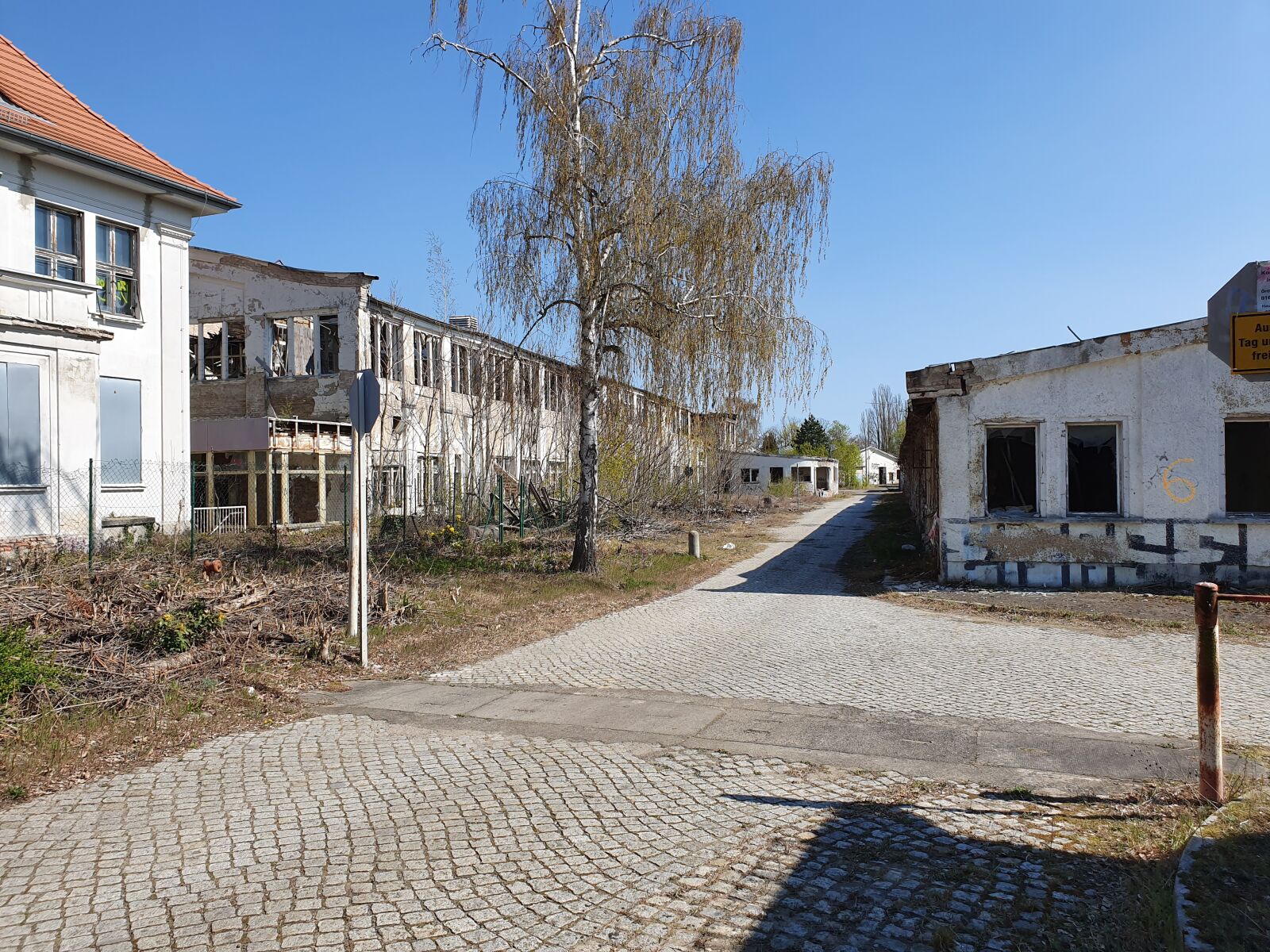 Samsung Galaxy S10+ sample photo. Ruin, berlin, johannisthal photography