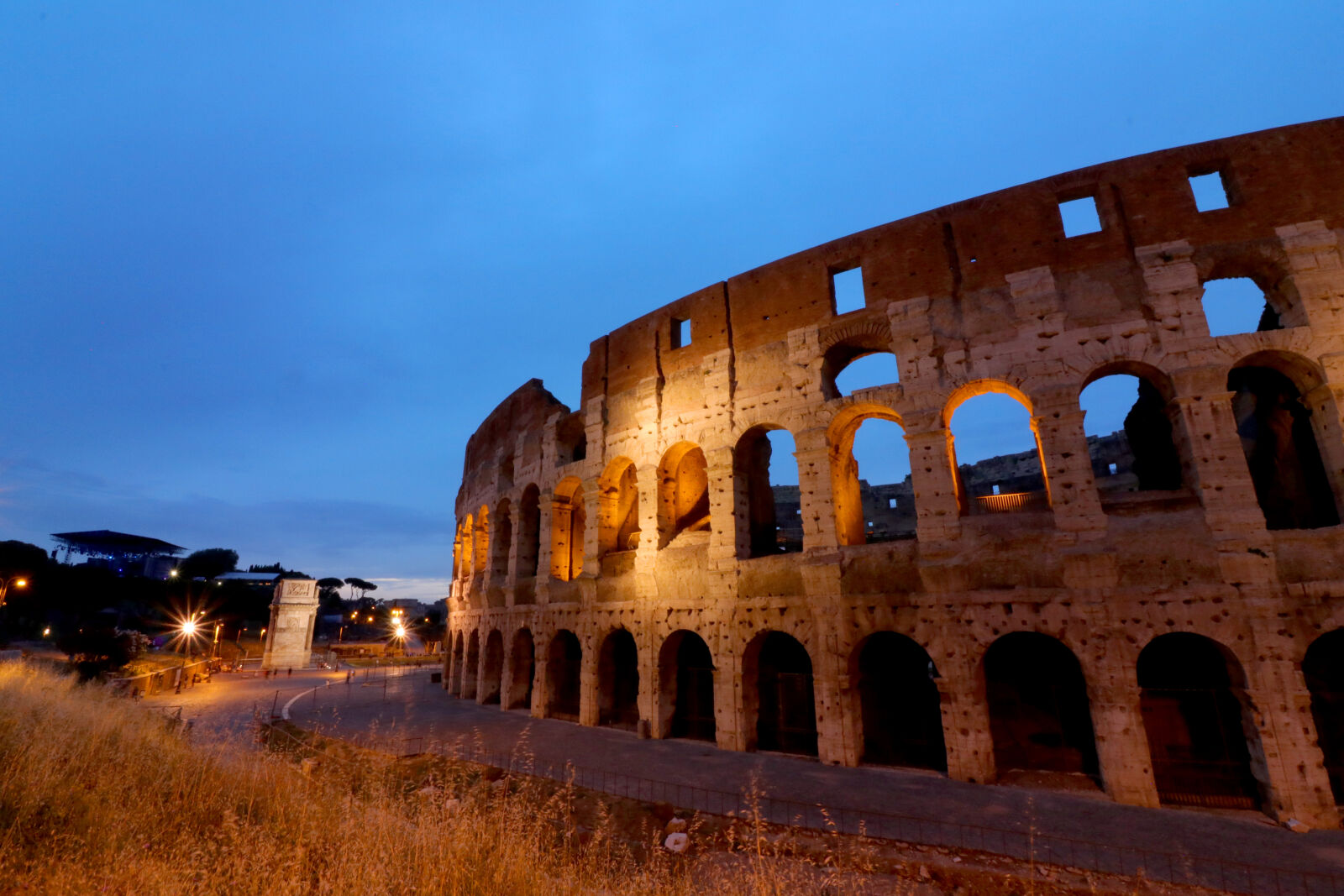 Canon EF-S 10-18mm F4.5–5.6 IS STM sample photo. City, coliseum, italy, old photography