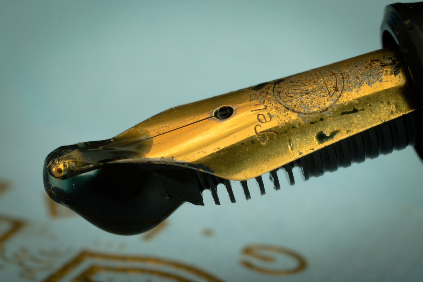 Canon EOS 70D + Canon EF 50mm F2.5 Macro sample photo. Fountain pens, fountain pen photography