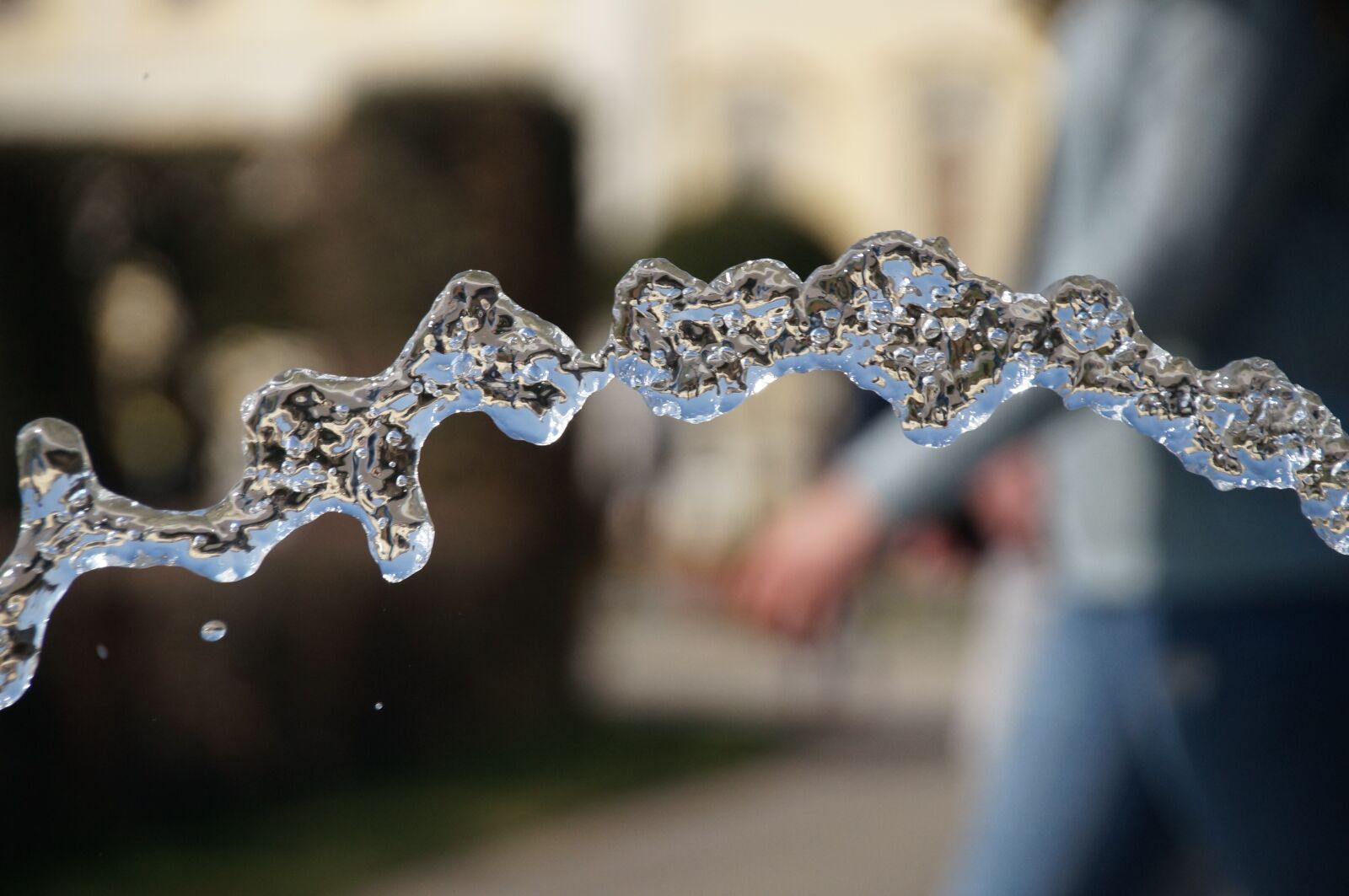 Sony SLT-A57 sample photo. Air bubbles, water jet photography