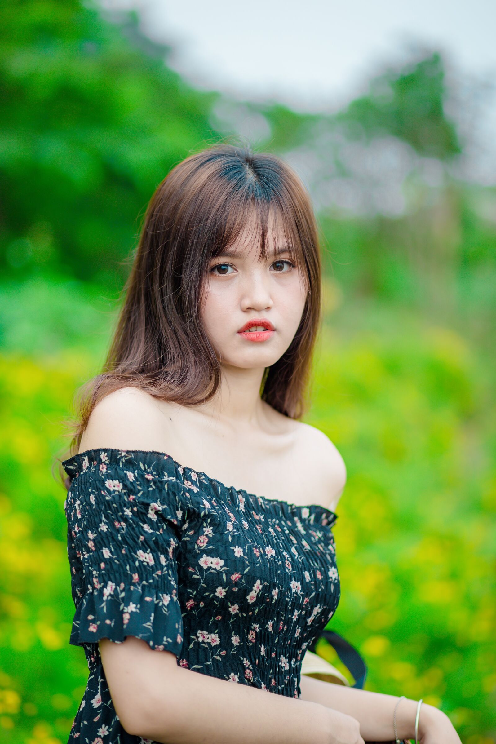 Canon EF 85mm F1.8 USM sample photo. Sad eyes, people, young photography