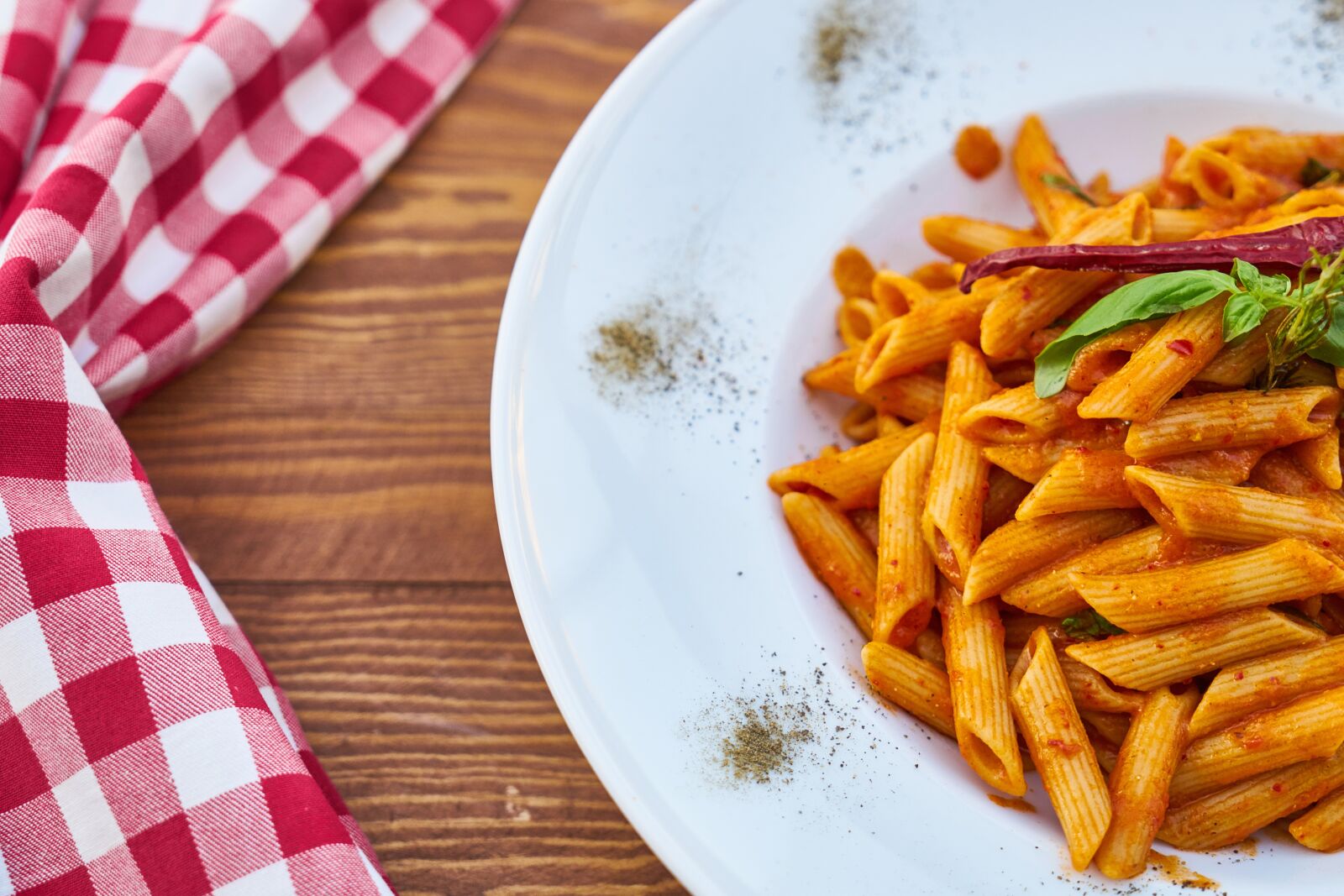 Sony a7R II sample photo. Penne, pasta, plate photography