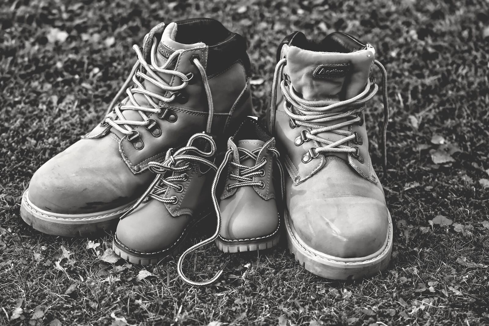 Nikon D7200 sample photo. Hiking shoes, black and photography