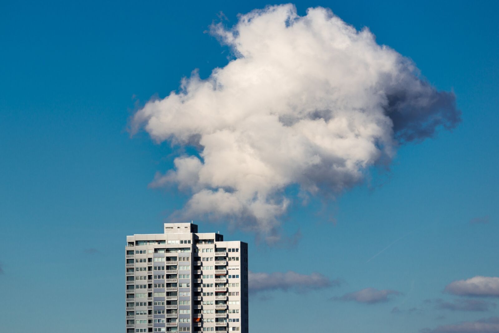Nikon D800 sample photo. Skyscraper, cloud, sky photography