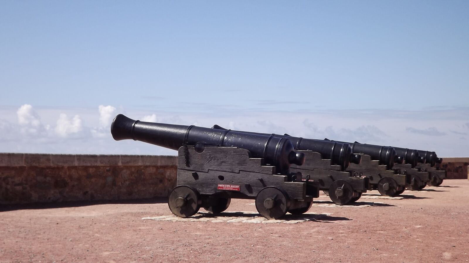 FujiFilm FinePix S4000 (FinePix S4050) sample photo. Black powder, castle, fort photography