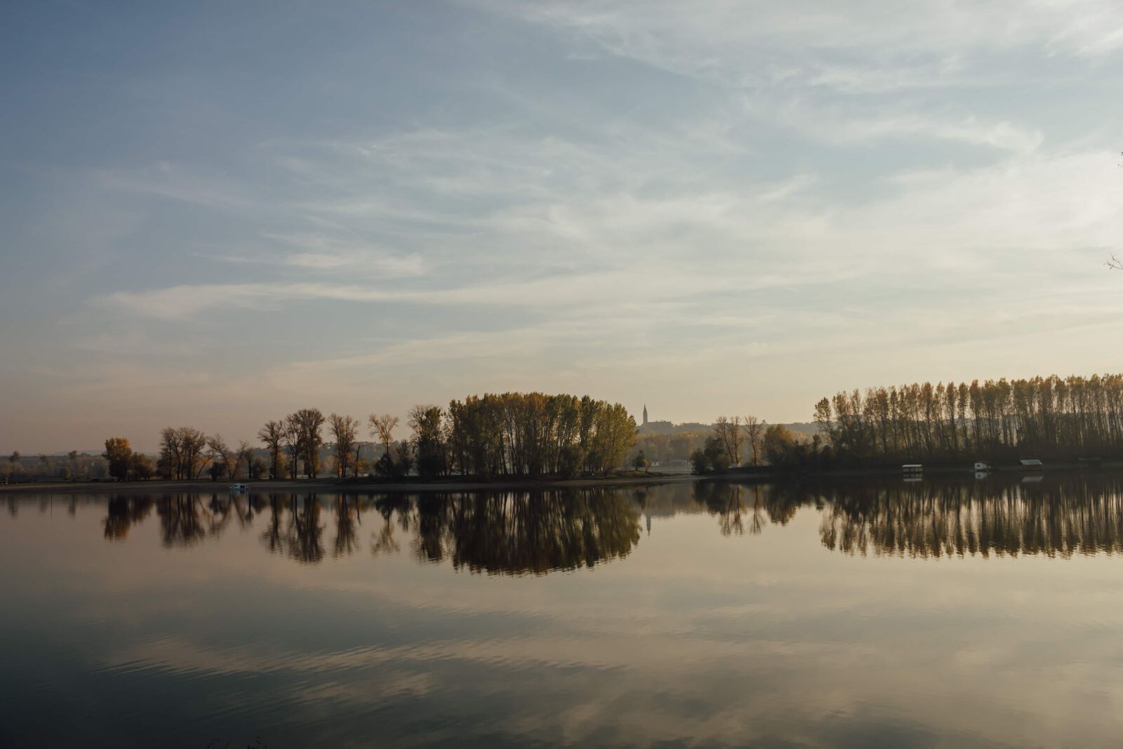 Canon EF-S 18-55mm F3.5-5.6 IS sample photo. Lake, reflection, blue sky photography
