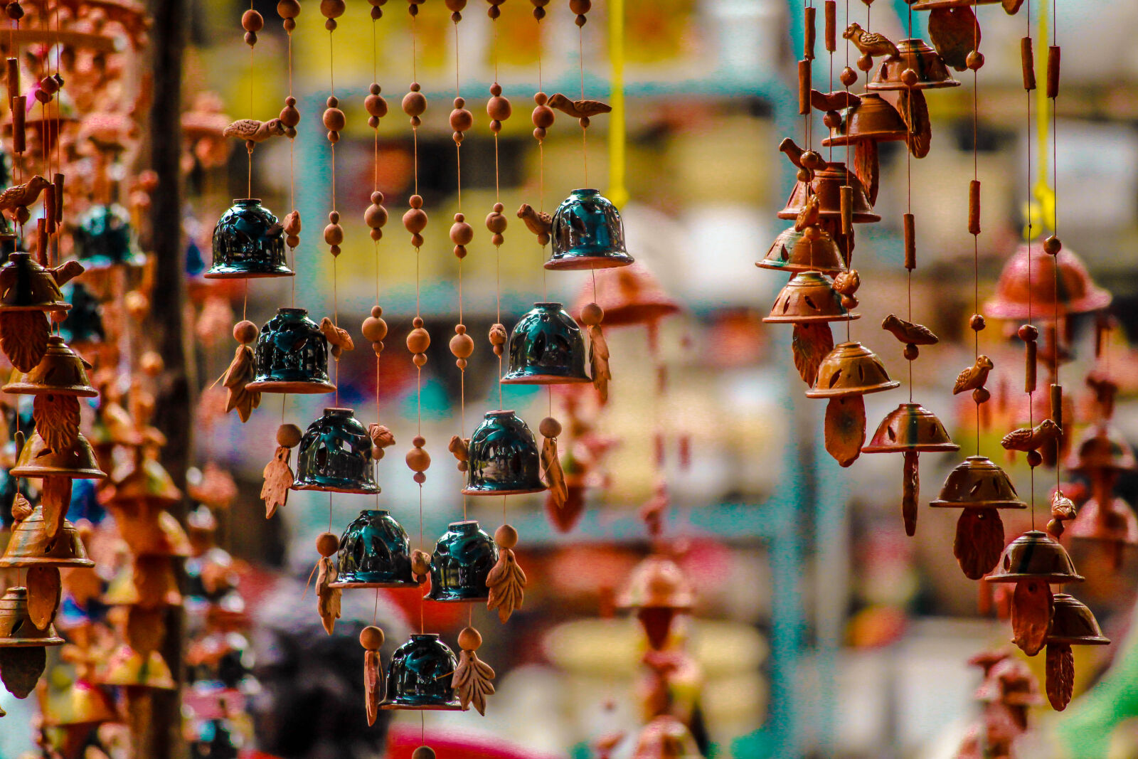 Canon EOS 700D (EOS Rebel T5i / EOS Kiss X7i) sample photo. Wind, chimes, hanging, for photography