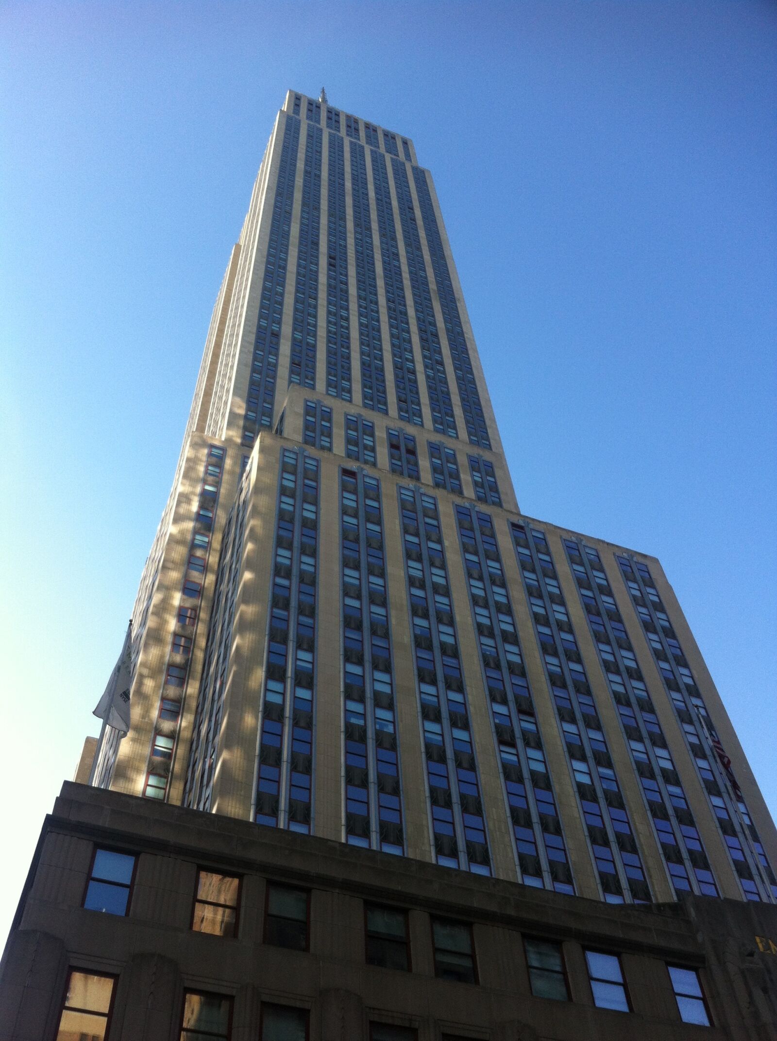 iPhone 4 back camera 3.85mm f/2.8 sample photo. Empire state, building, new photography