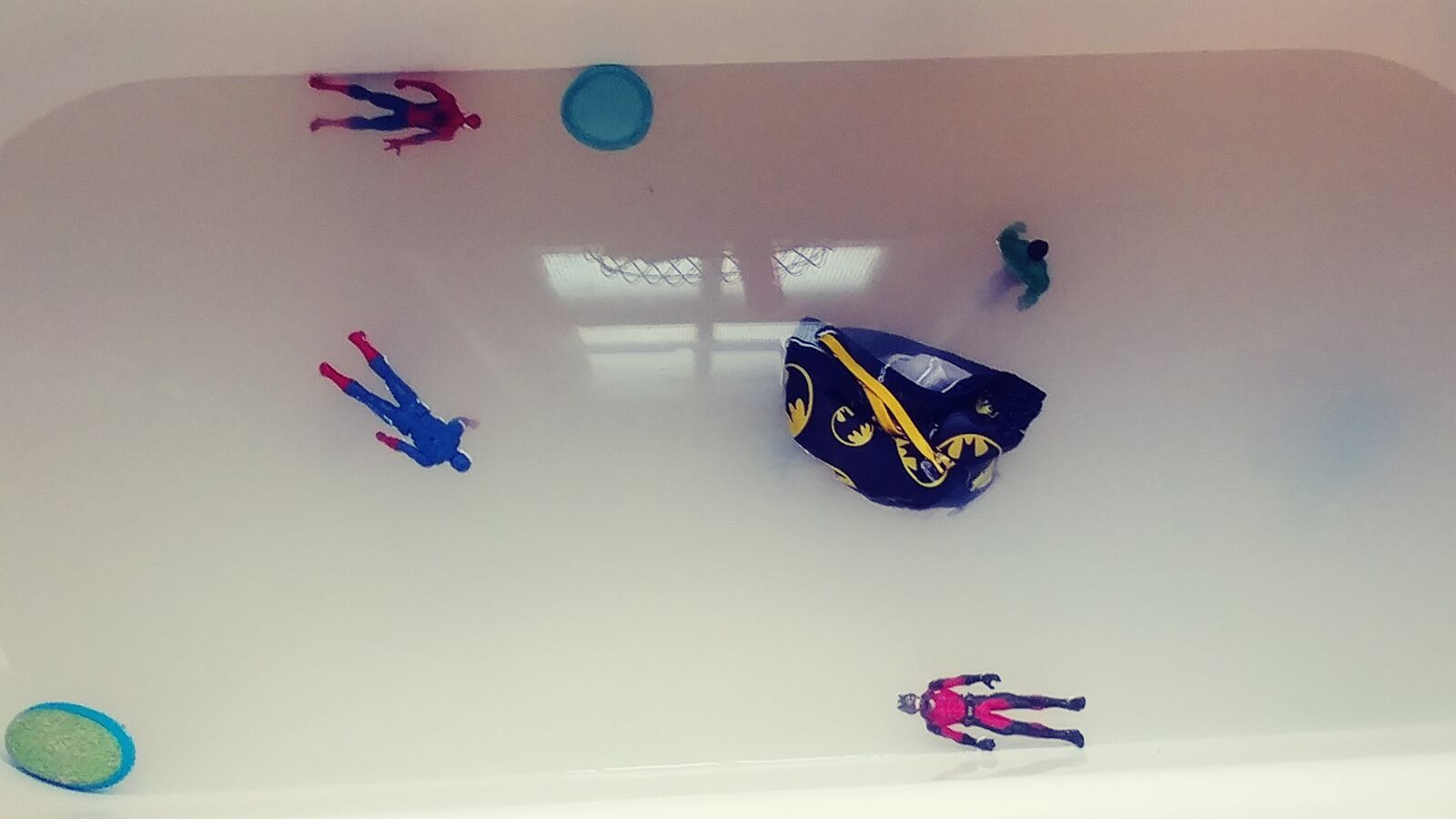 LG V20 sample photo. Superheroes, bath time, aftermath photography