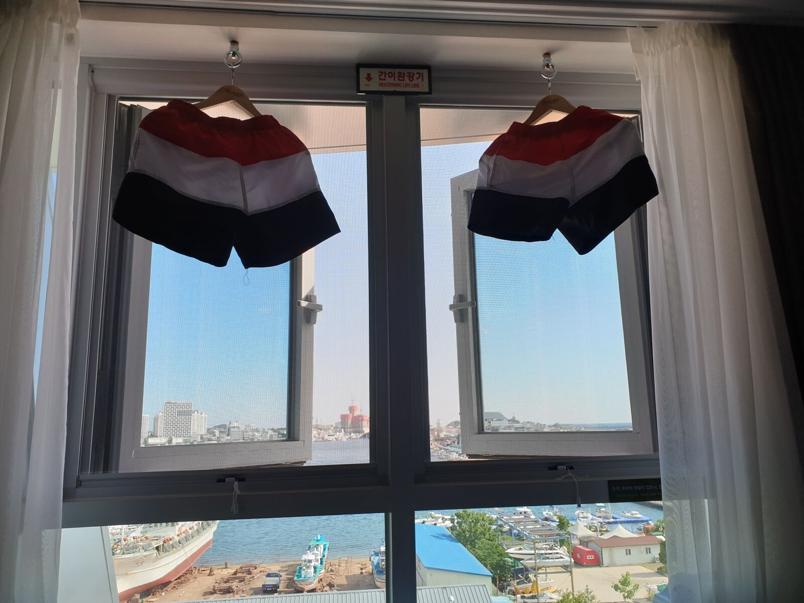 Samsung Galaxy Note9 sample photo. Summer vacation, pondering, beach photography
