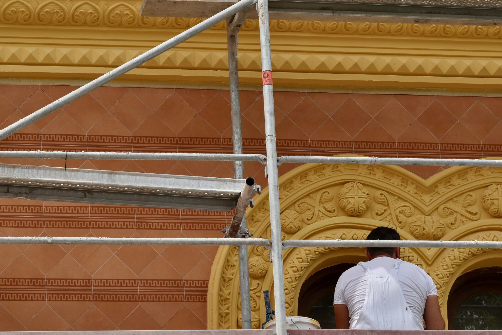 Nikon D5500 sample photo. Construction worker, employment, facade photography