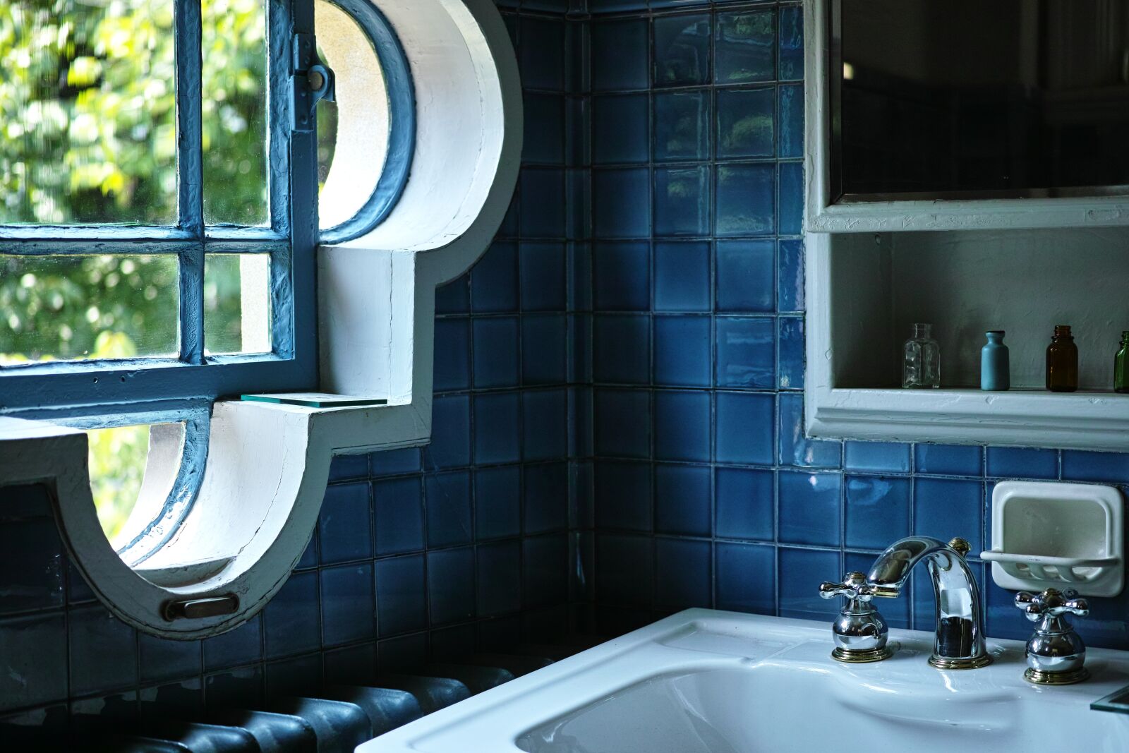 Sigma DP3 Merrill sample photo. Washroom, windows, blue photography