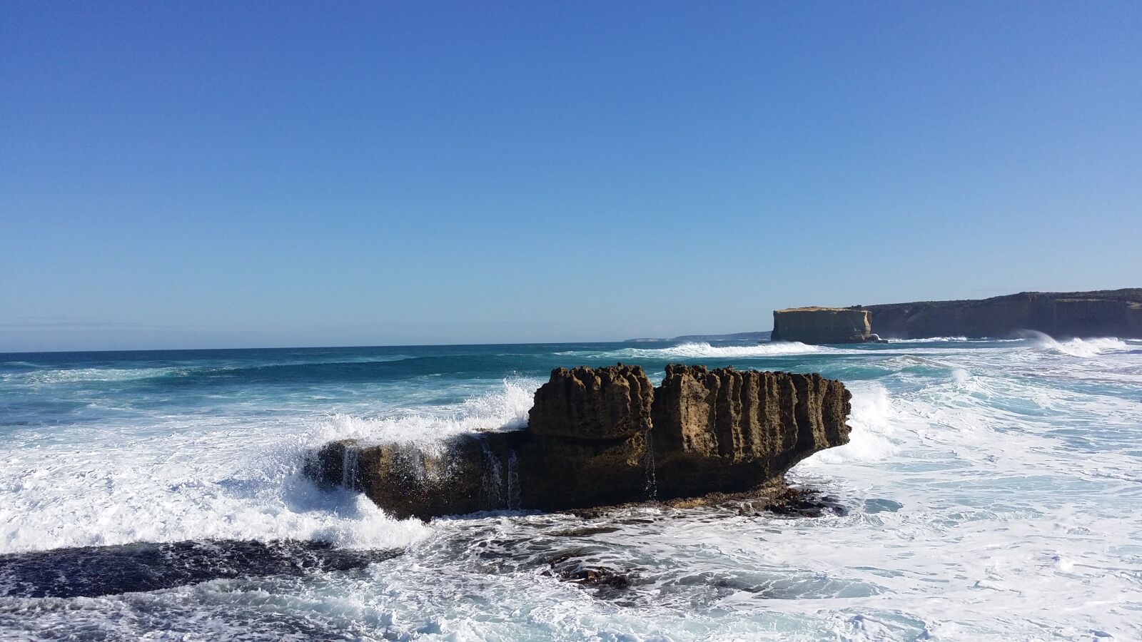 Samsung Galaxy S4 sample photo. Australia, blue, ocean, rock photography