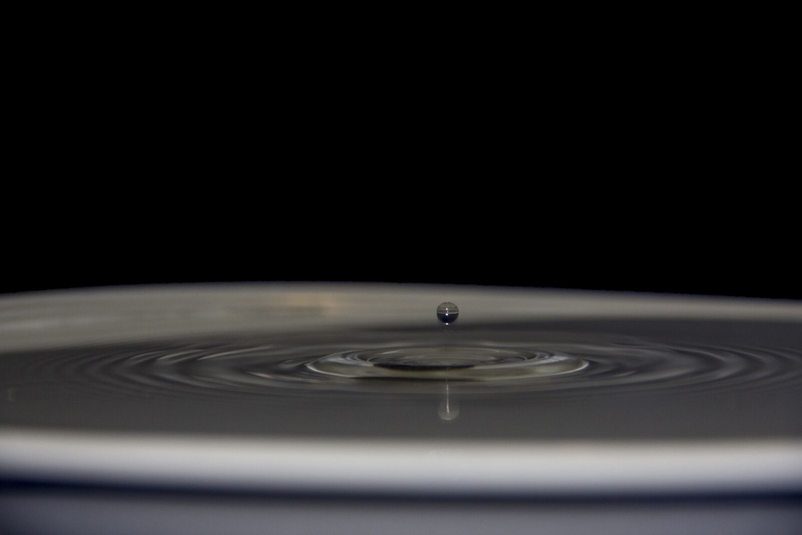 Canon EF-S 18-135mm F3.5-5.6 IS sample photo. Water, drop, liquid photography
