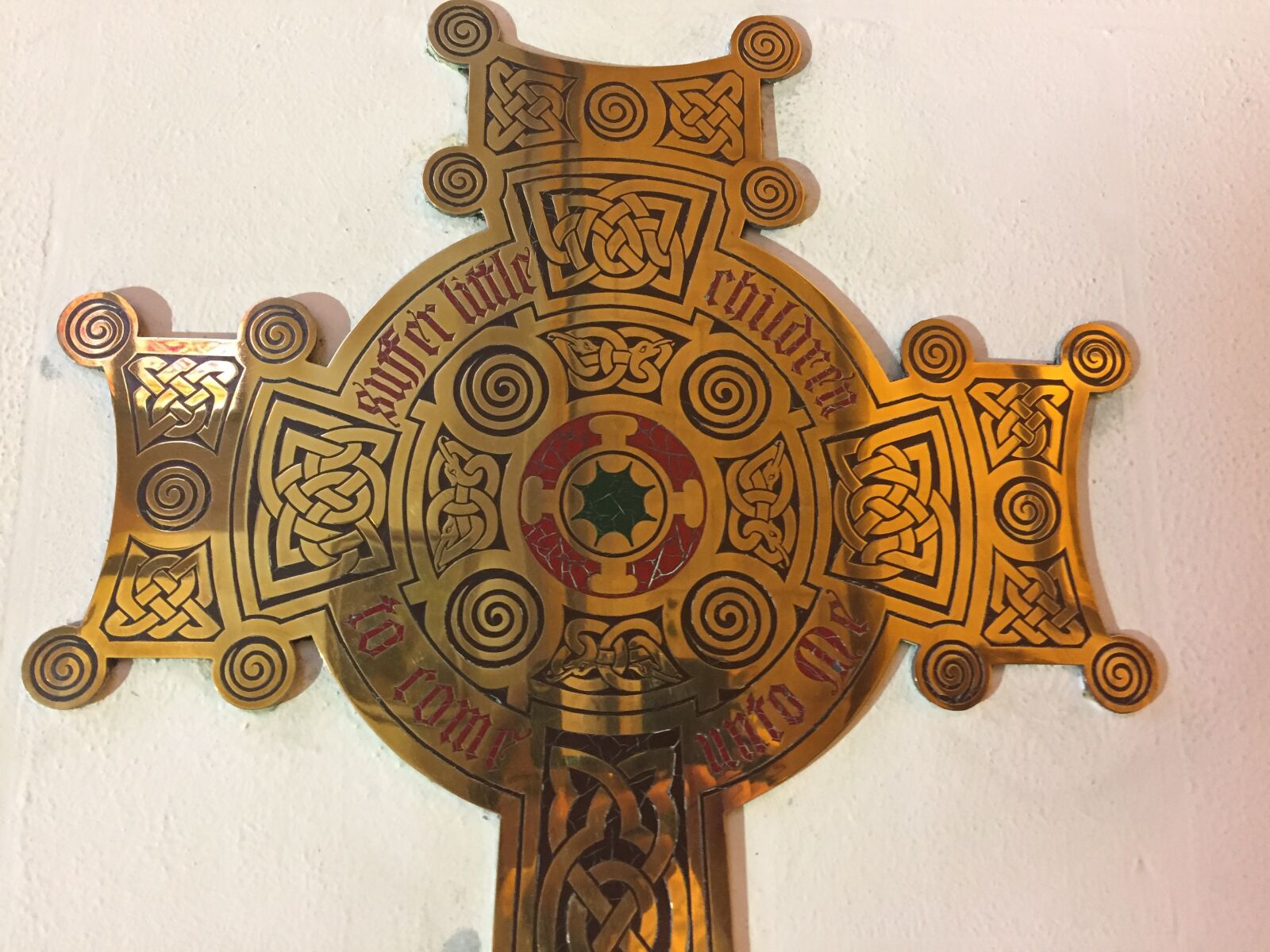 iPhone 6 back camera 4.15mm f/2.2 sample photo. Scotland, celtic cross, wood photography
