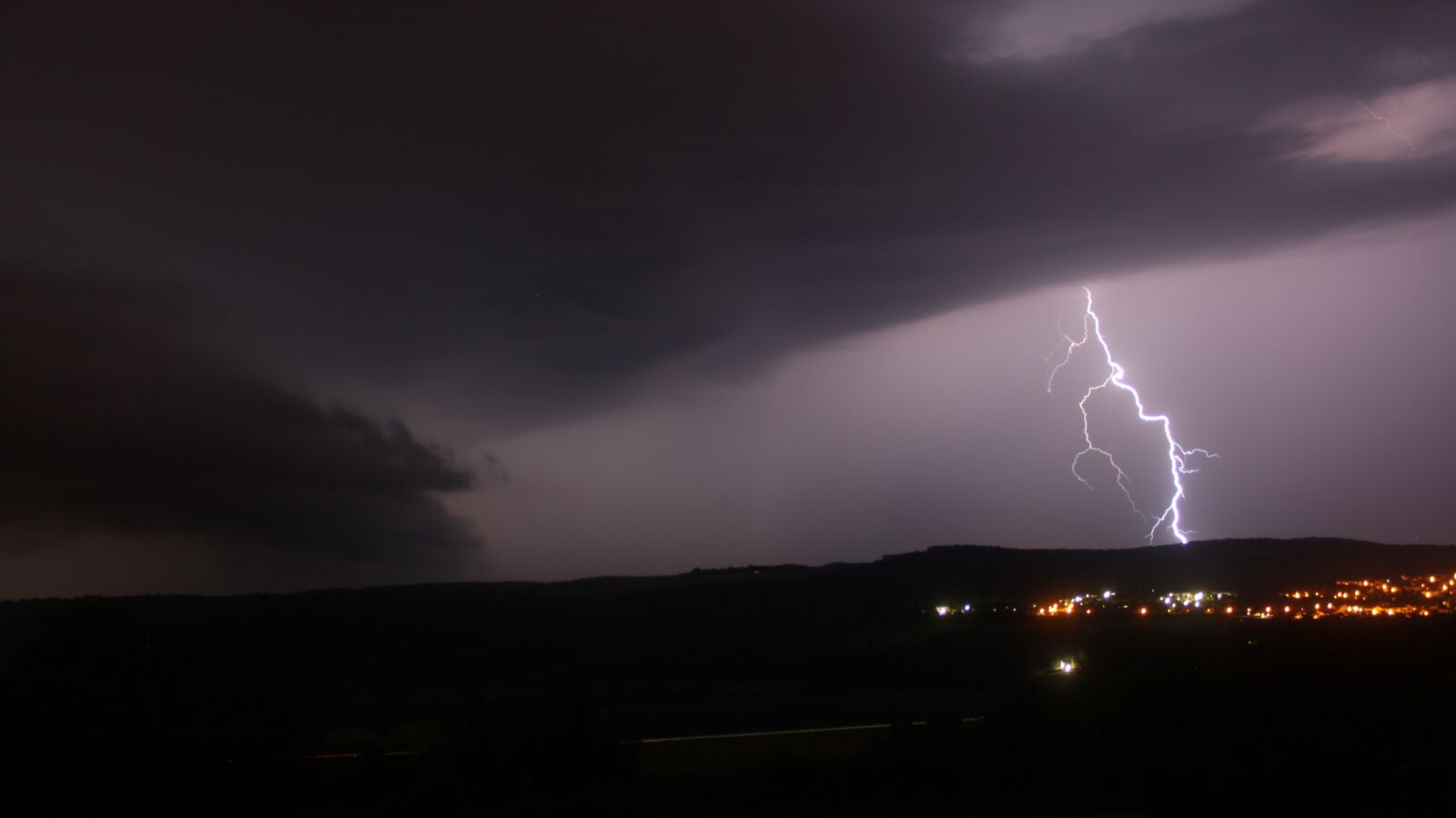 Canon EOS 600D (Rebel EOS T3i / EOS Kiss X5) sample photo. Thunderstorm, storm, clouds photography