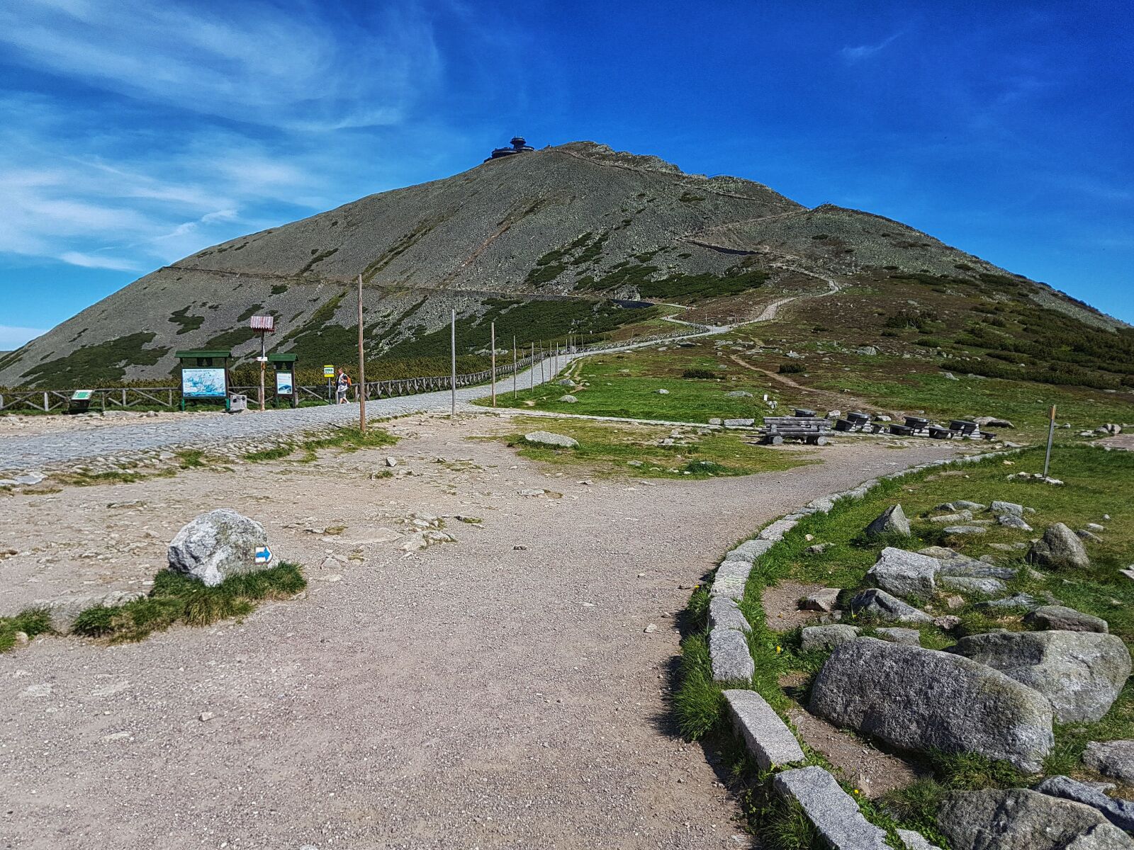 Samsung Galaxy S7 Edge sample photo. White, mountains, hiking trail photography