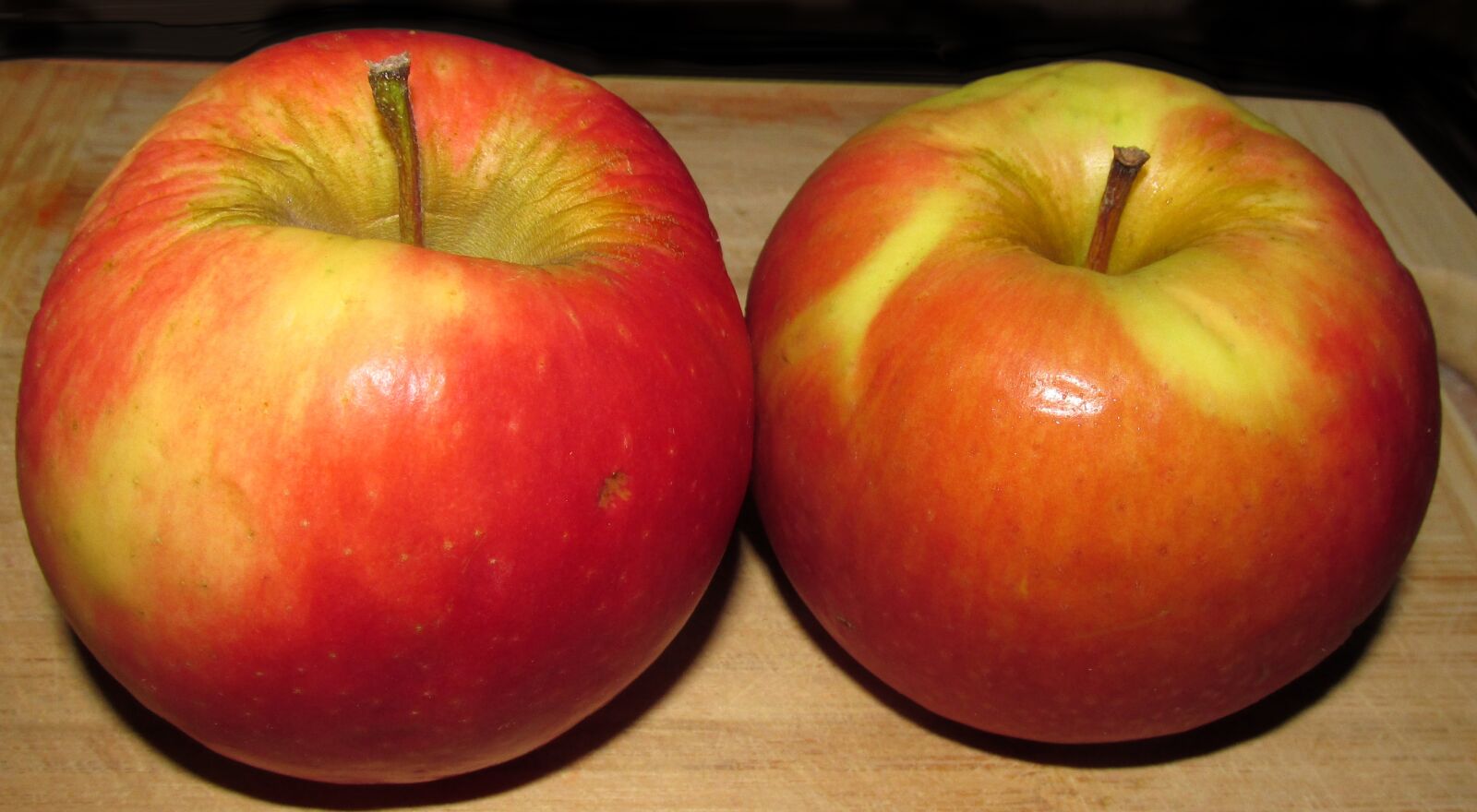 Canon PowerShot SX170 IS sample photo. Apple, fruit, food photography
