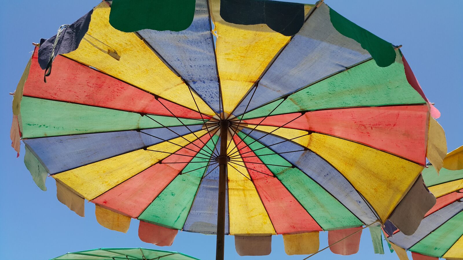 Samsung Galaxy Note4 sample photo. Parasol, umbrella, beach photography