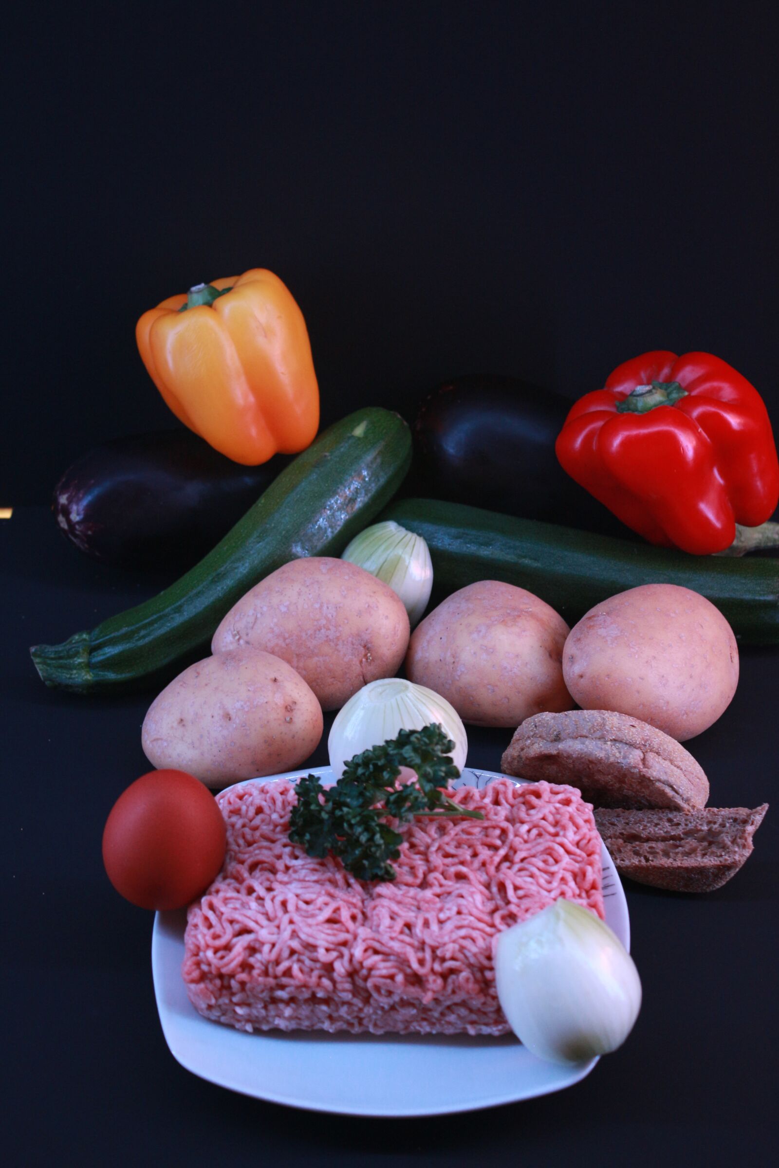 Canon EF-S 18-55mm F3.5-5.6 IS sample photo. Mett, hack, raw photography