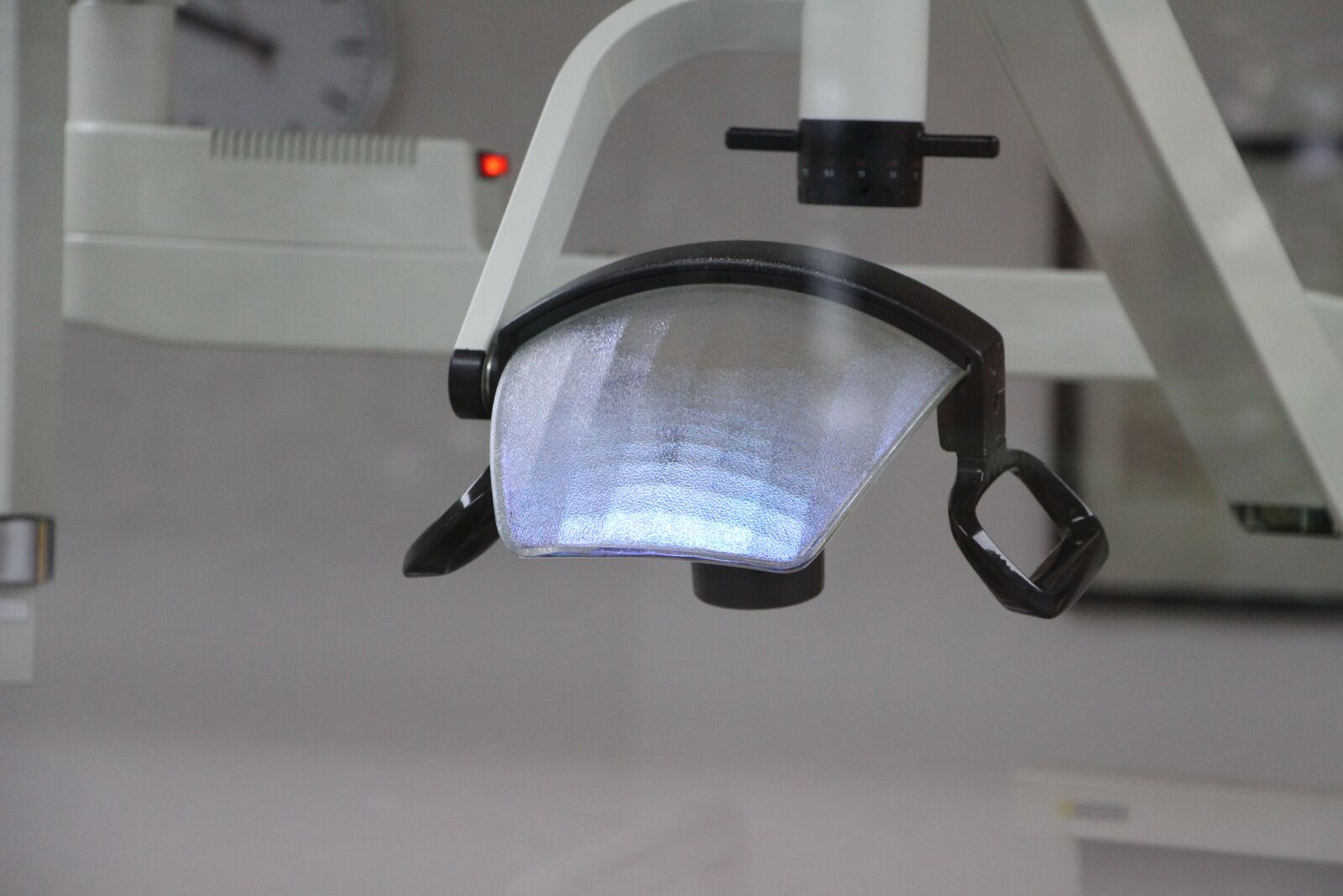 Canon EOS 650D (EOS Rebel T4i / EOS Kiss X6i) sample photo. Dentist lamp, light, lamp photography