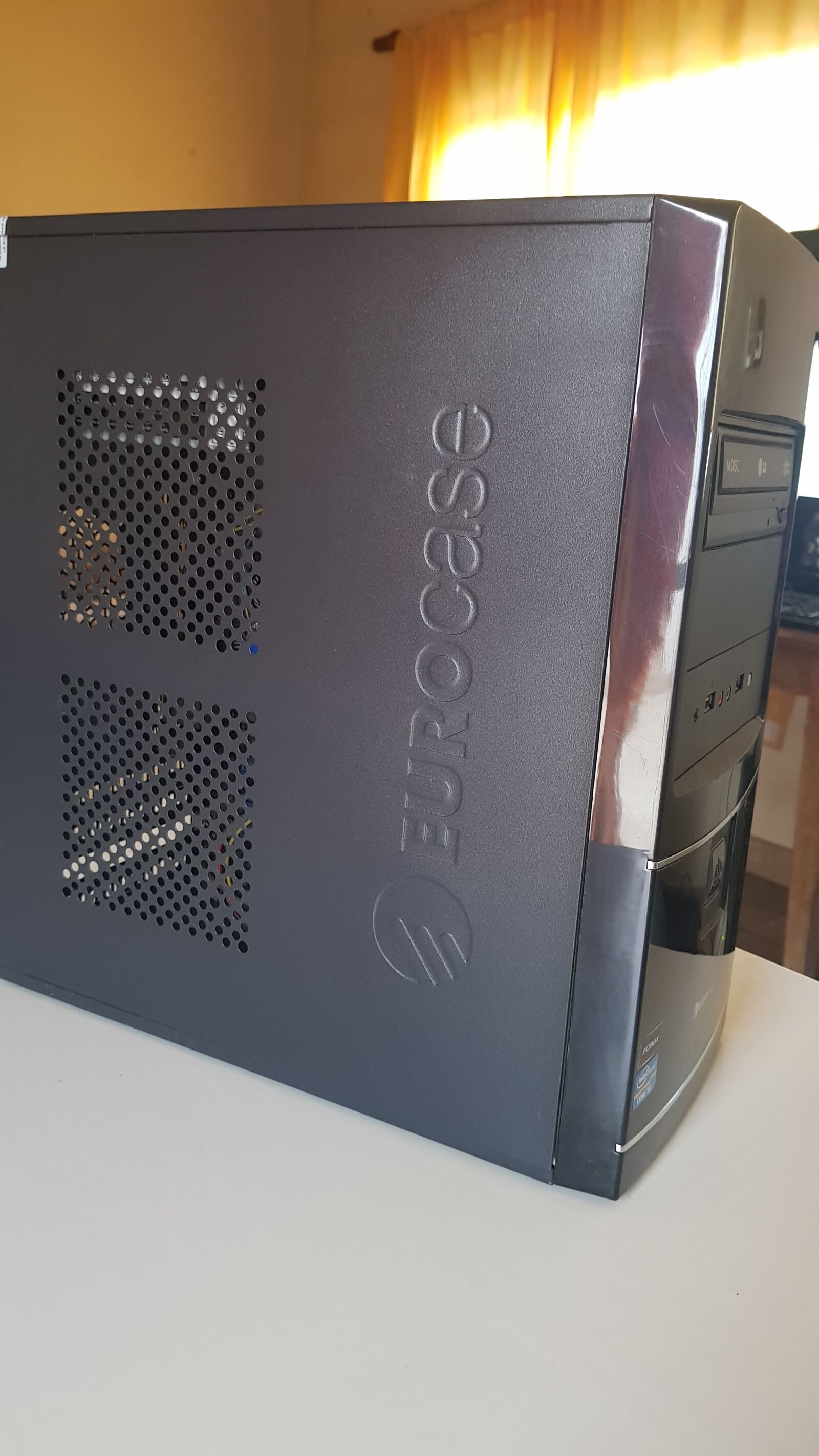 Samsung Galaxy S8+ sample photo. Computer, desktop, pc photography