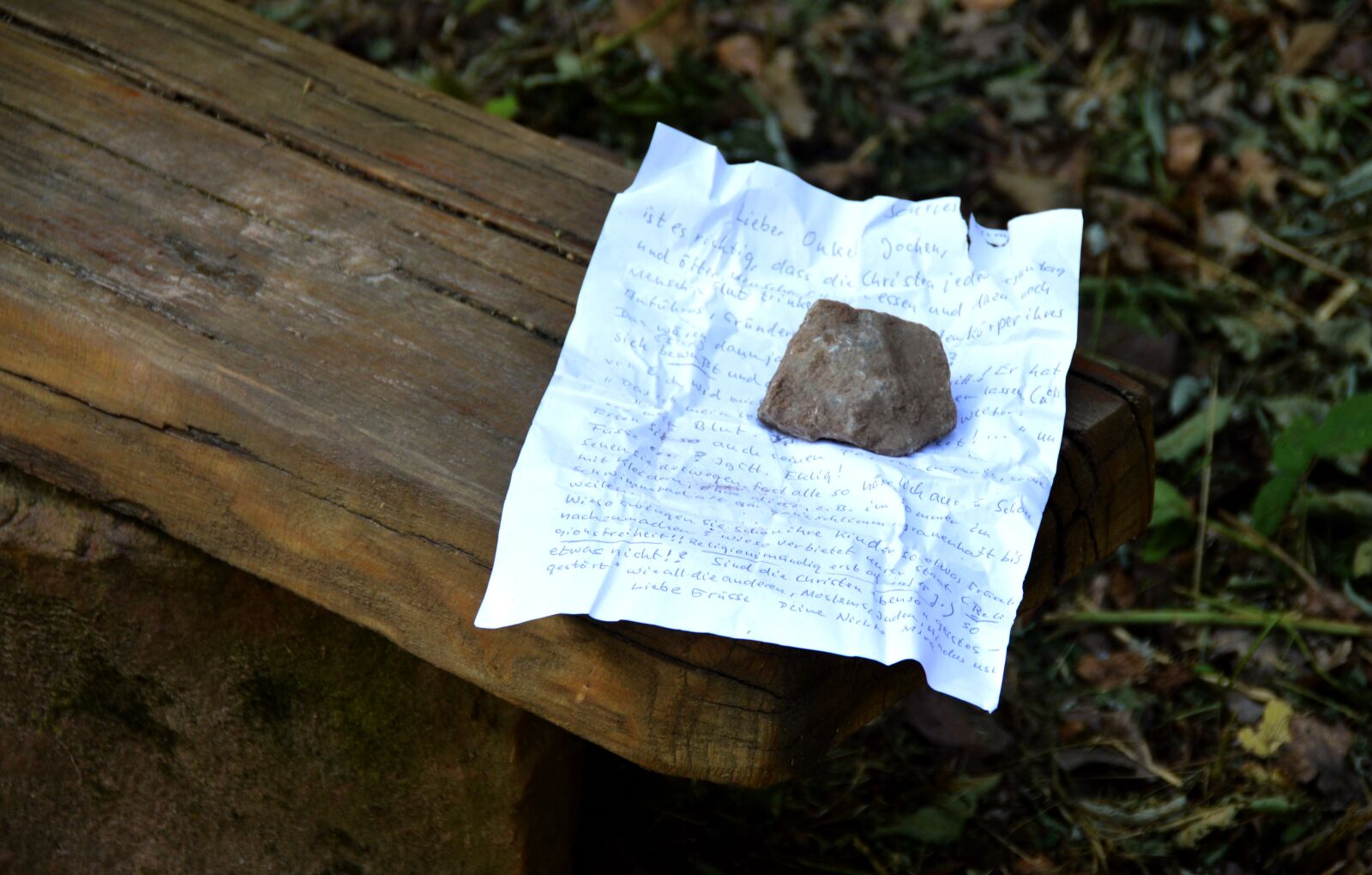 Nikon D3200 sample photo. Embassy, message, list photography