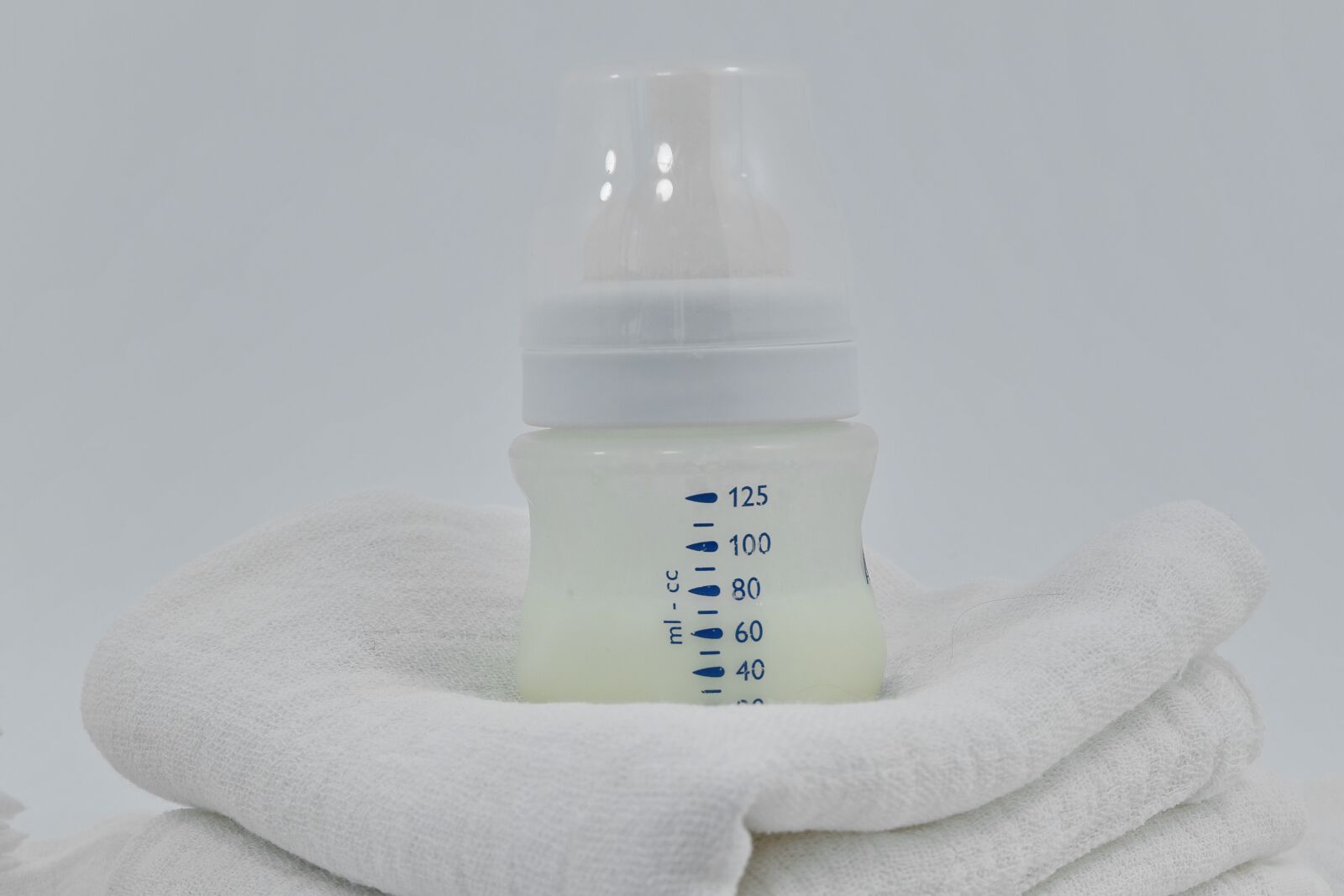 Nikon D5500 sample photo. Cotton, diaper, milk, still photography