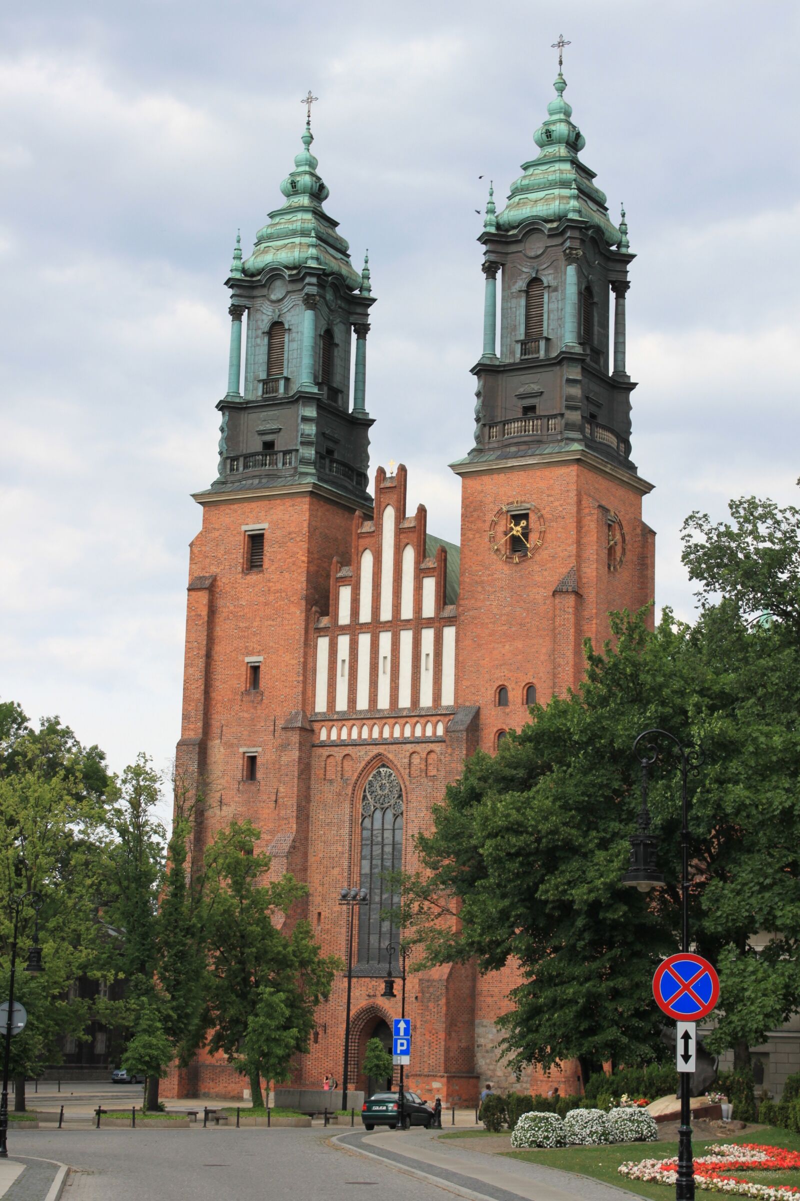 Canon EOS 500D (EOS Rebel T1i / EOS Kiss X3) sample photo. Poznan, the cathedral, church photography
