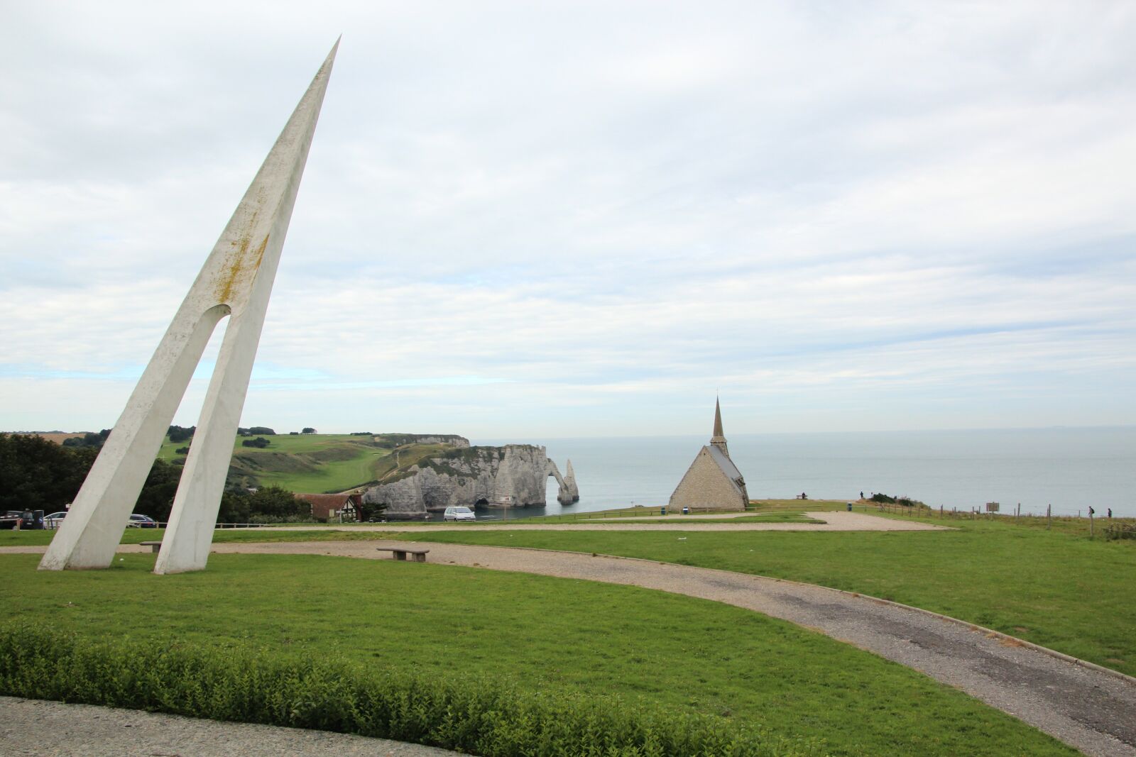 Canon EOS 600D (Rebel EOS T3i / EOS Kiss X5) sample photo. Memorial, church, coast photography