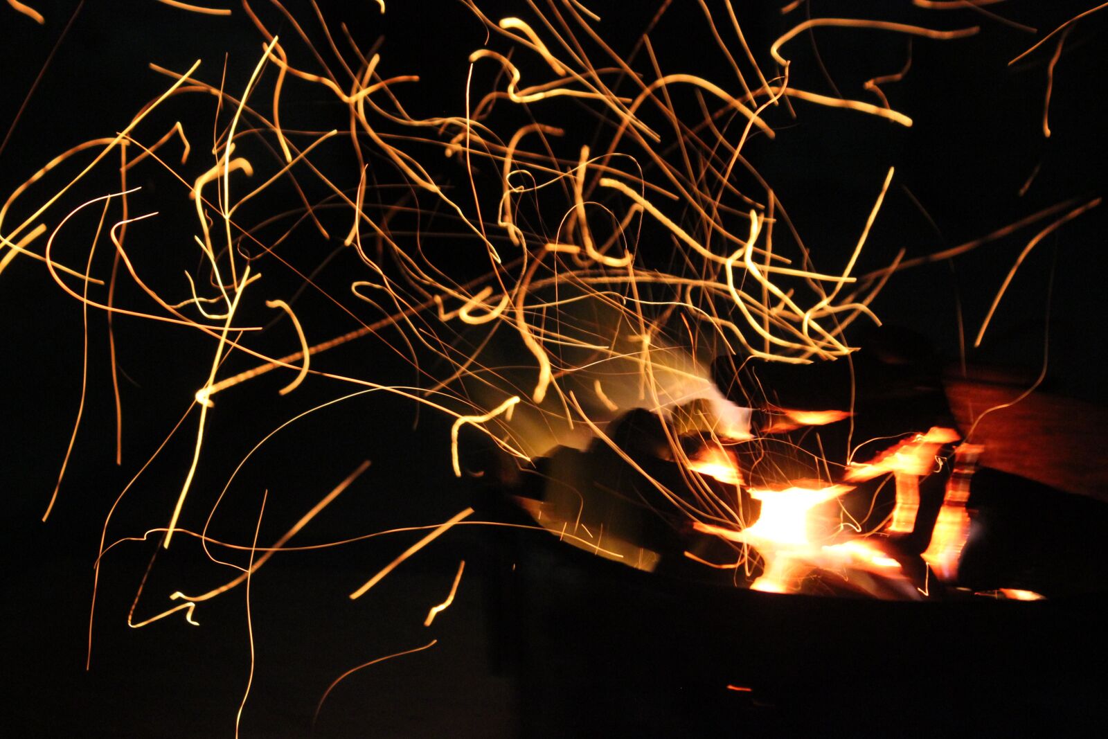 Canon EOS 550D (EOS Rebel T2i / EOS Kiss X4) sample photo. Flame, fire, wood photography