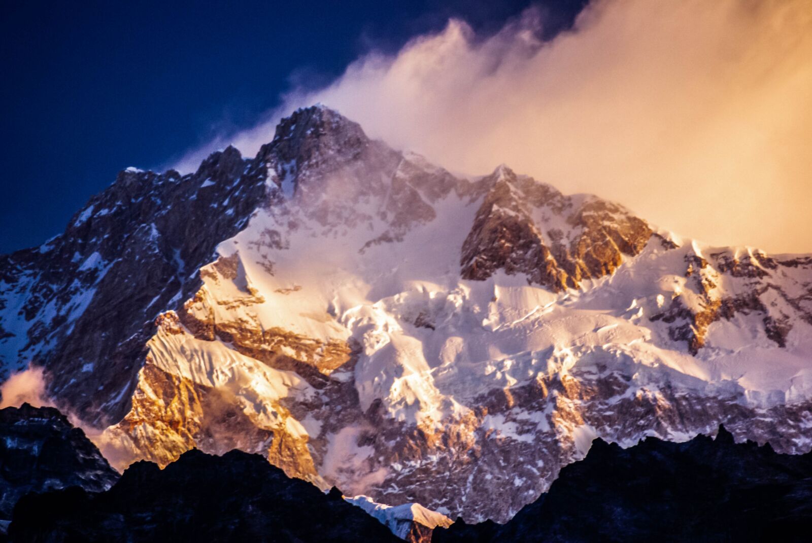 Sony Alpha DSLR-A200 sample photo. Landscape, mountain, summit photography