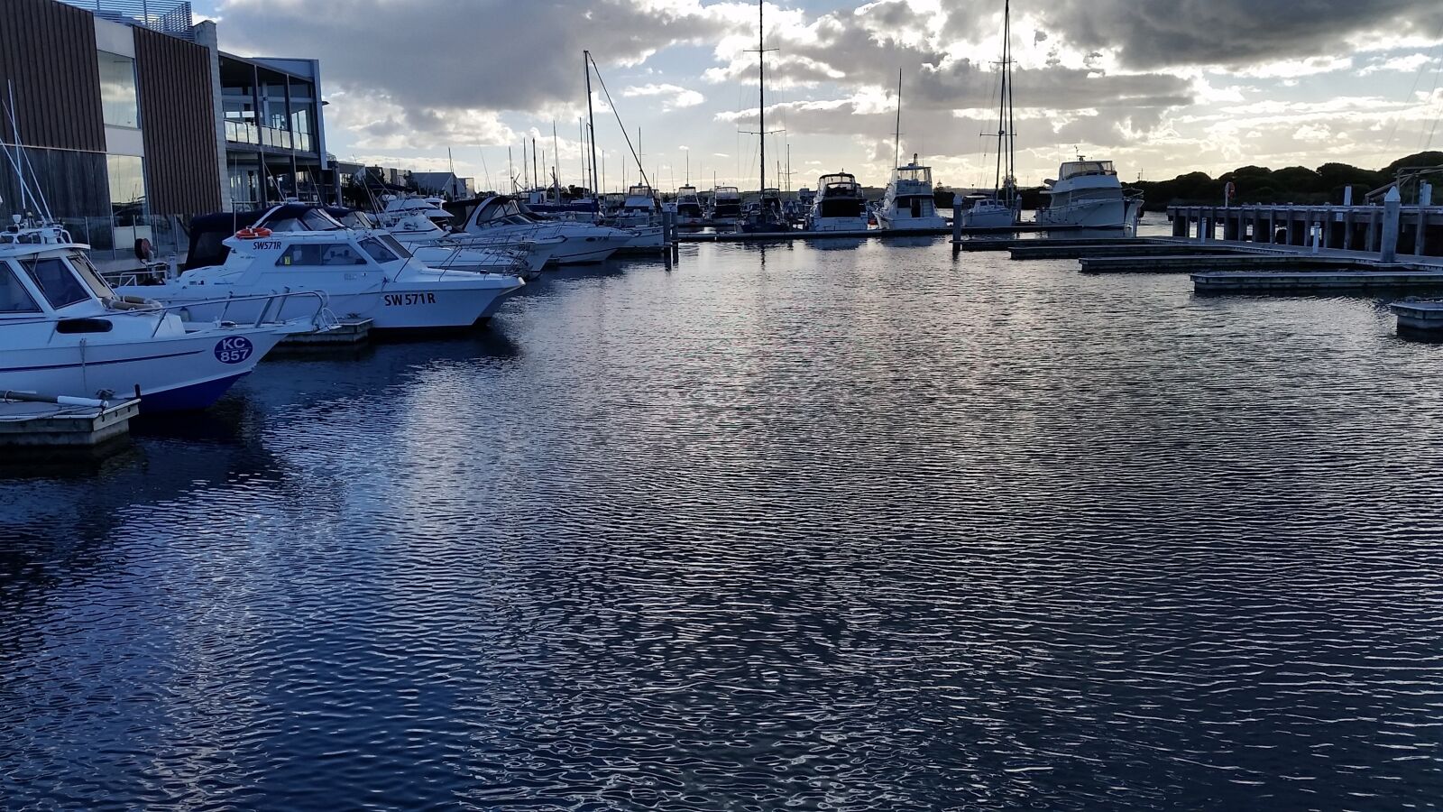 Samsung Galaxy S5 sample photo. Marina, boats, harbour photography