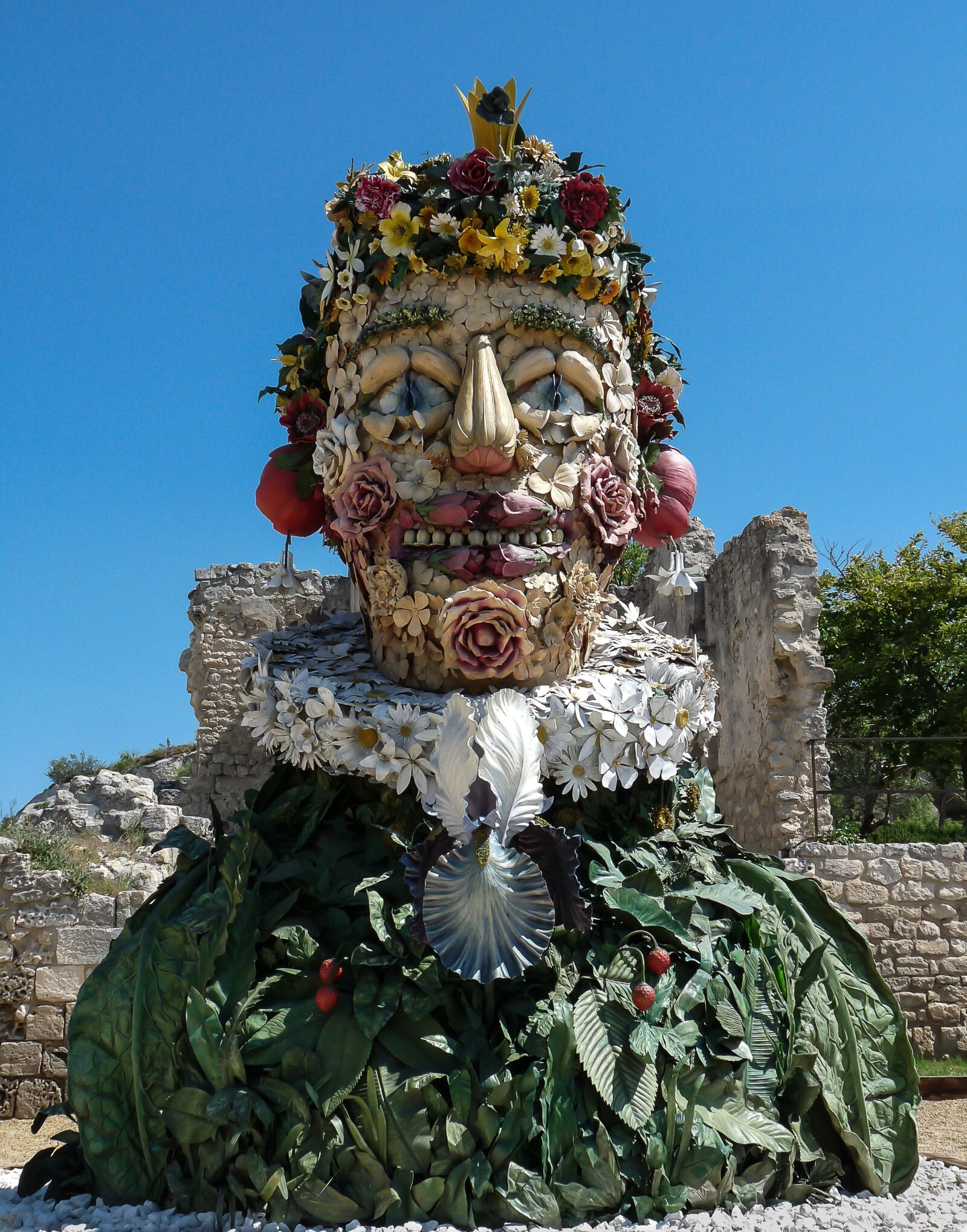 Panasonic Lumix DMC-FZ28 sample photo. Sculpture, giant, arcimboldo photography