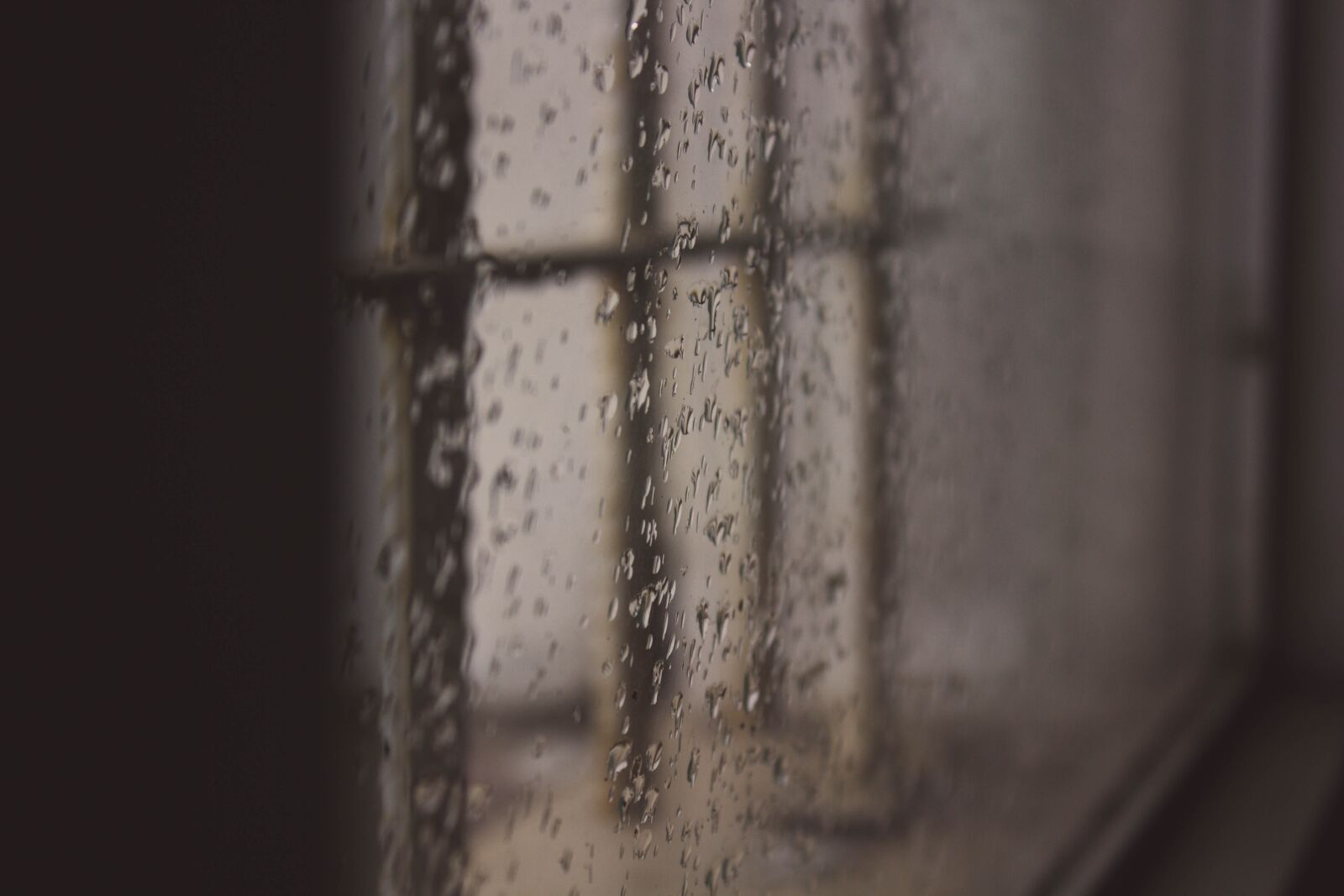 Canon EF-S 18-55mm F3.5-5.6 IS sample photo. Rain, glass, storm photography