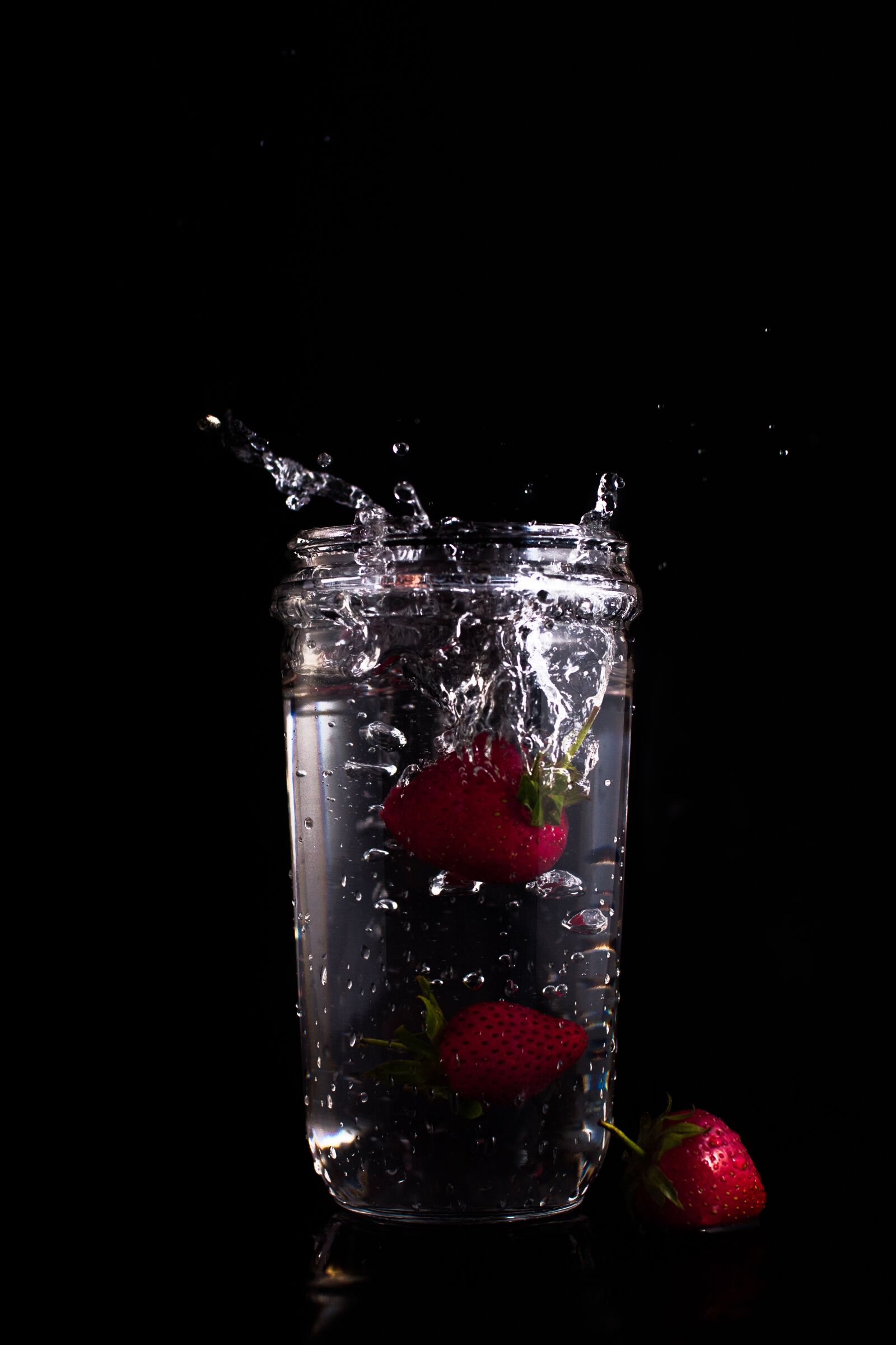 Canon EOS M50 (EOS Kiss M) sample photo. Strawberries, splash, splash photography photography