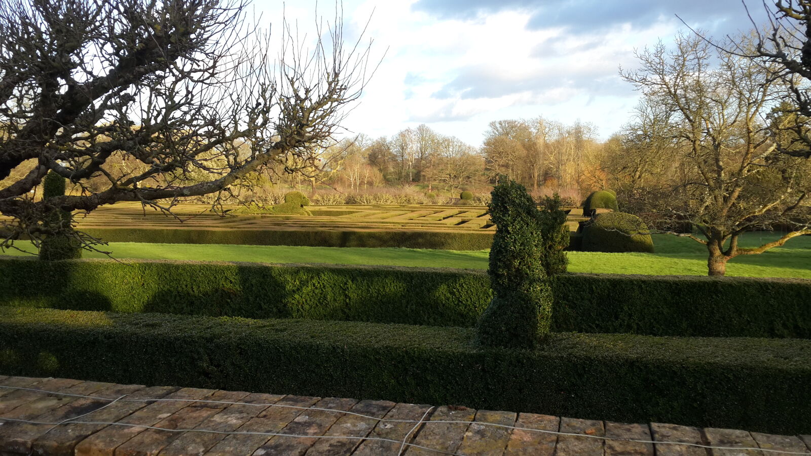 Samsung Galaxy S4 sample photo. View, from, the, garden photography