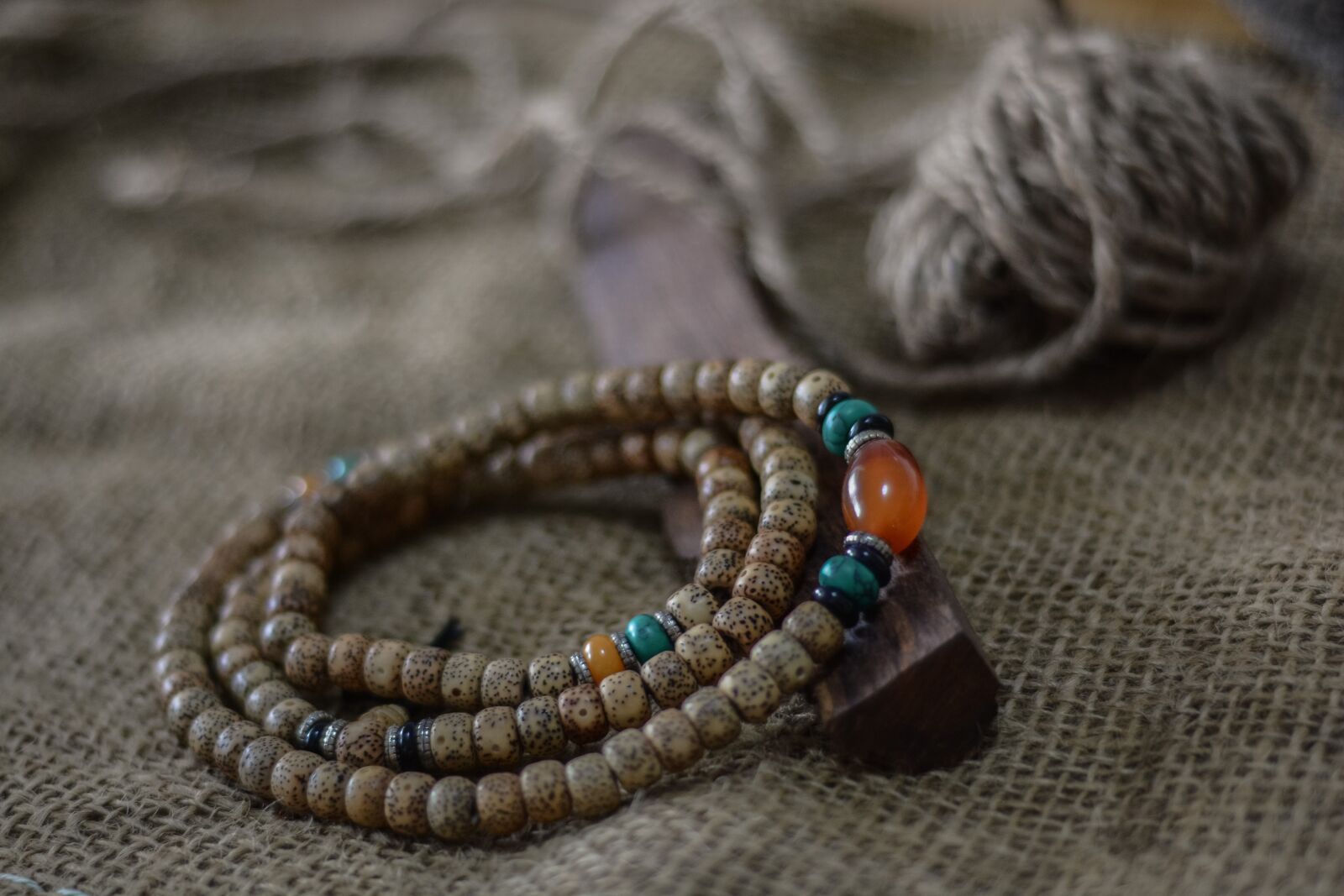 Nikon D7100 sample photo. Jewellery, linen, wood photography