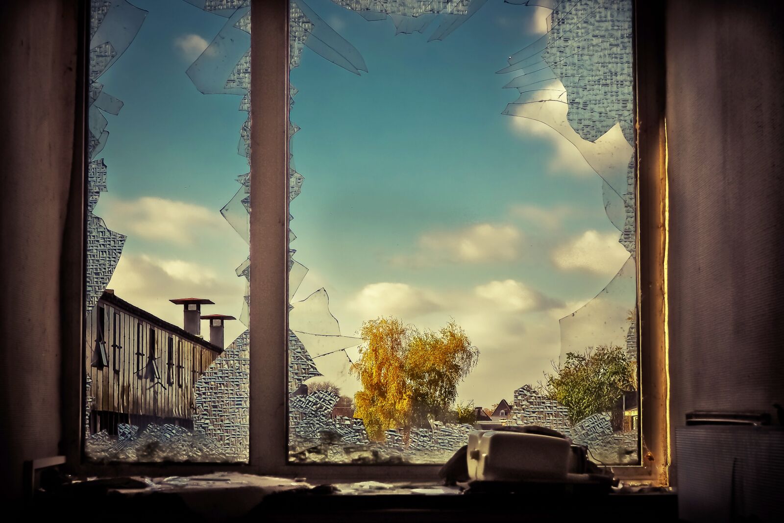 Olympus OM-D E-M10 sample photo. Lost places, window frames photography
