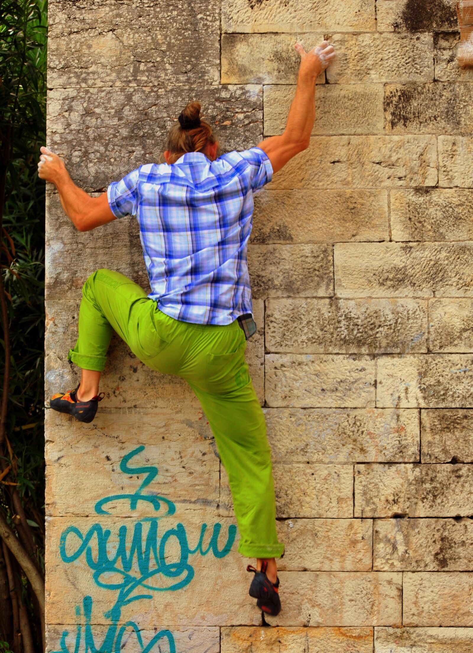 Nikon D60 sample photo. Street boulder, rock climbing photography