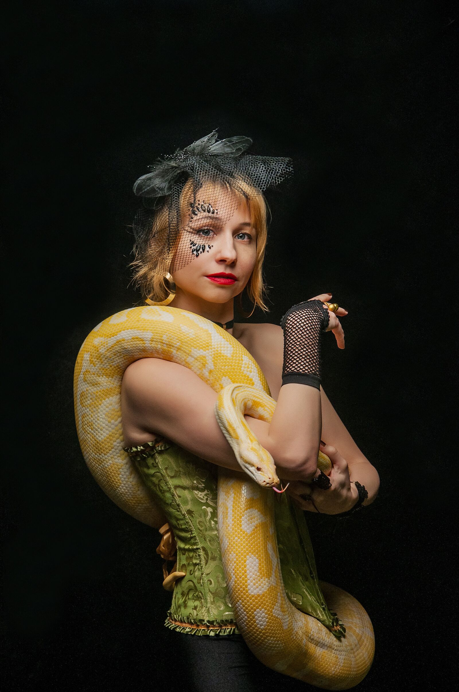 Nikon D90 sample photo. Python, the trainer, snake photography