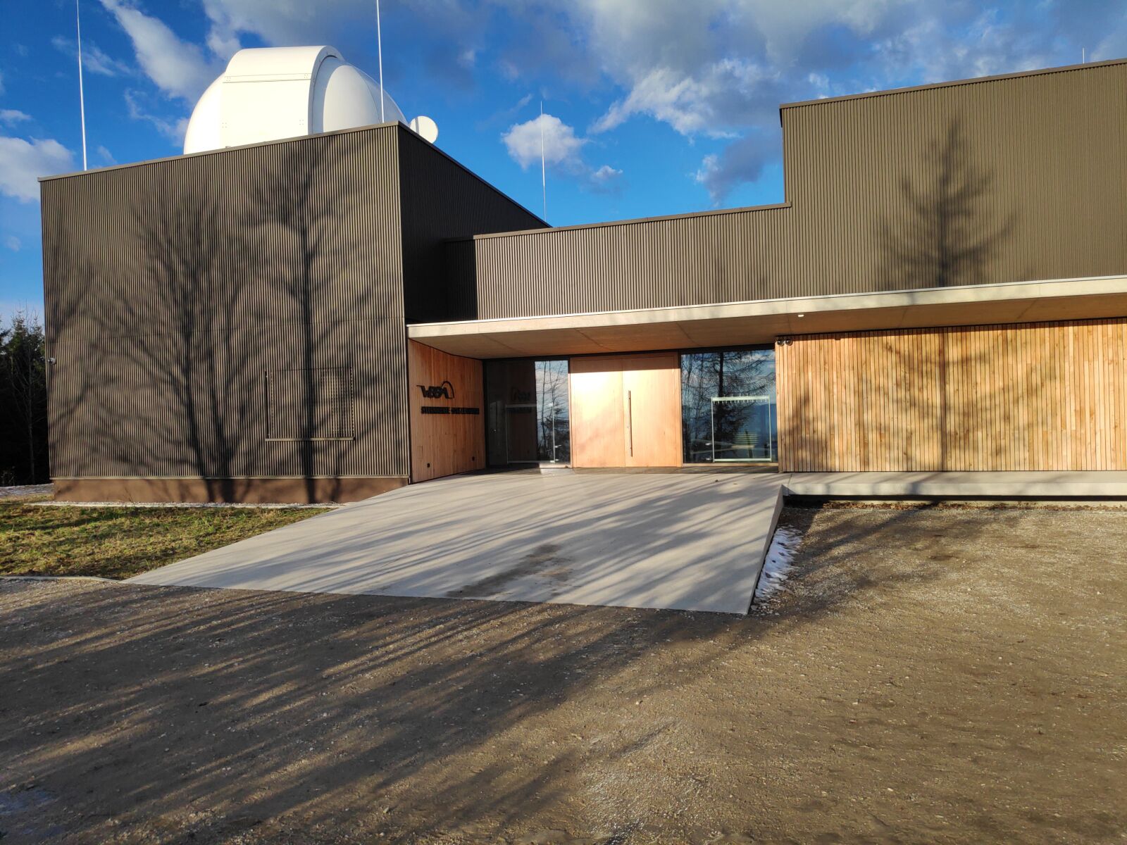 Xiaomi POCO F1 sample photo. Observatory, building, ar photography