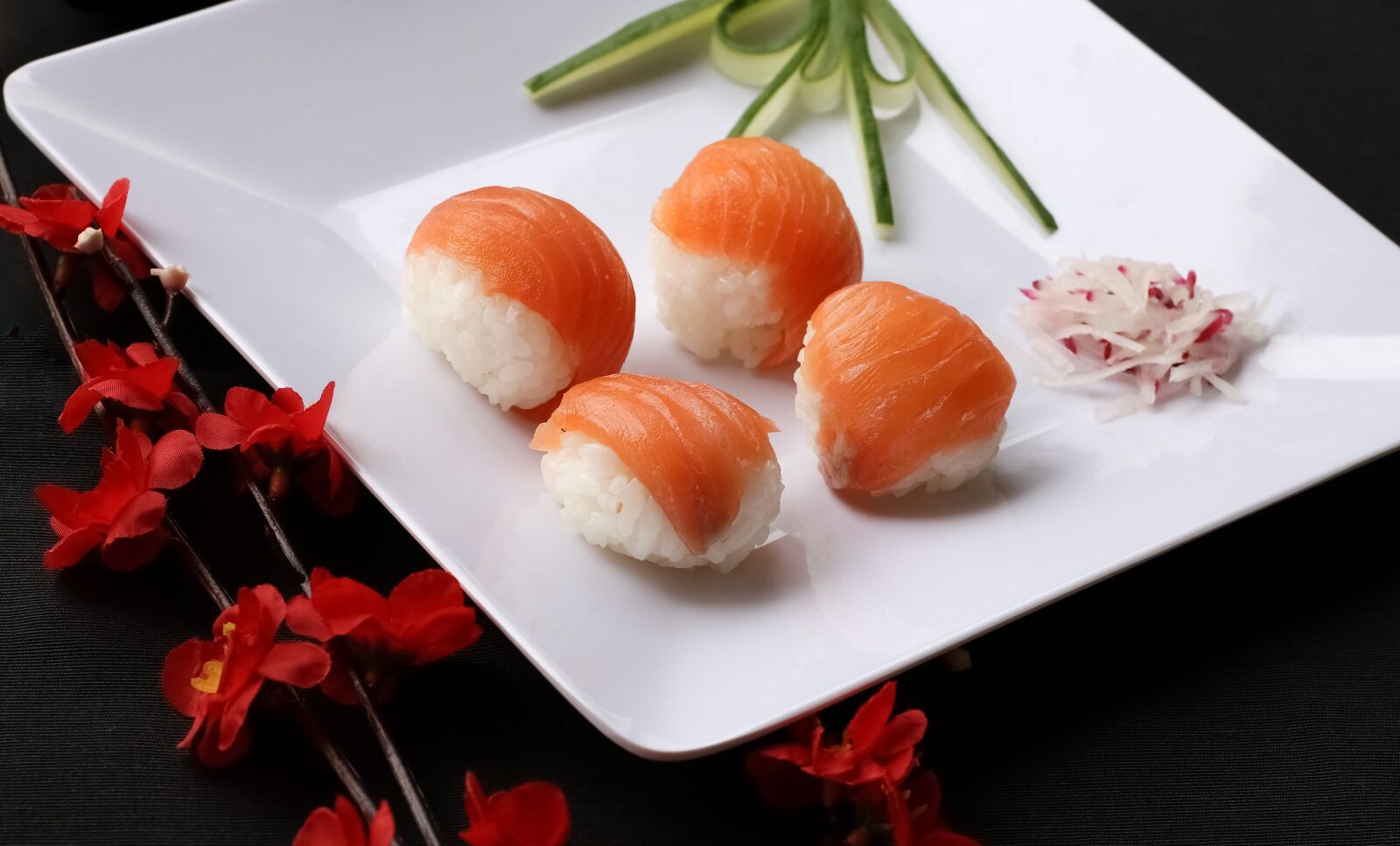 Canon EOS 750D (EOS Rebel T6i / EOS Kiss X8i) sample photo. Sushi, japanese food, japanese photography