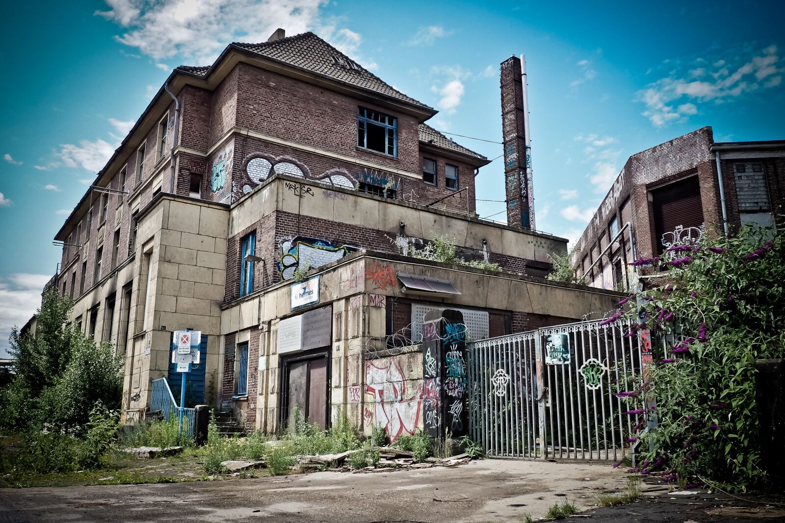 Olympus OM-D E-M10 sample photo. Lost places, factory, old photography