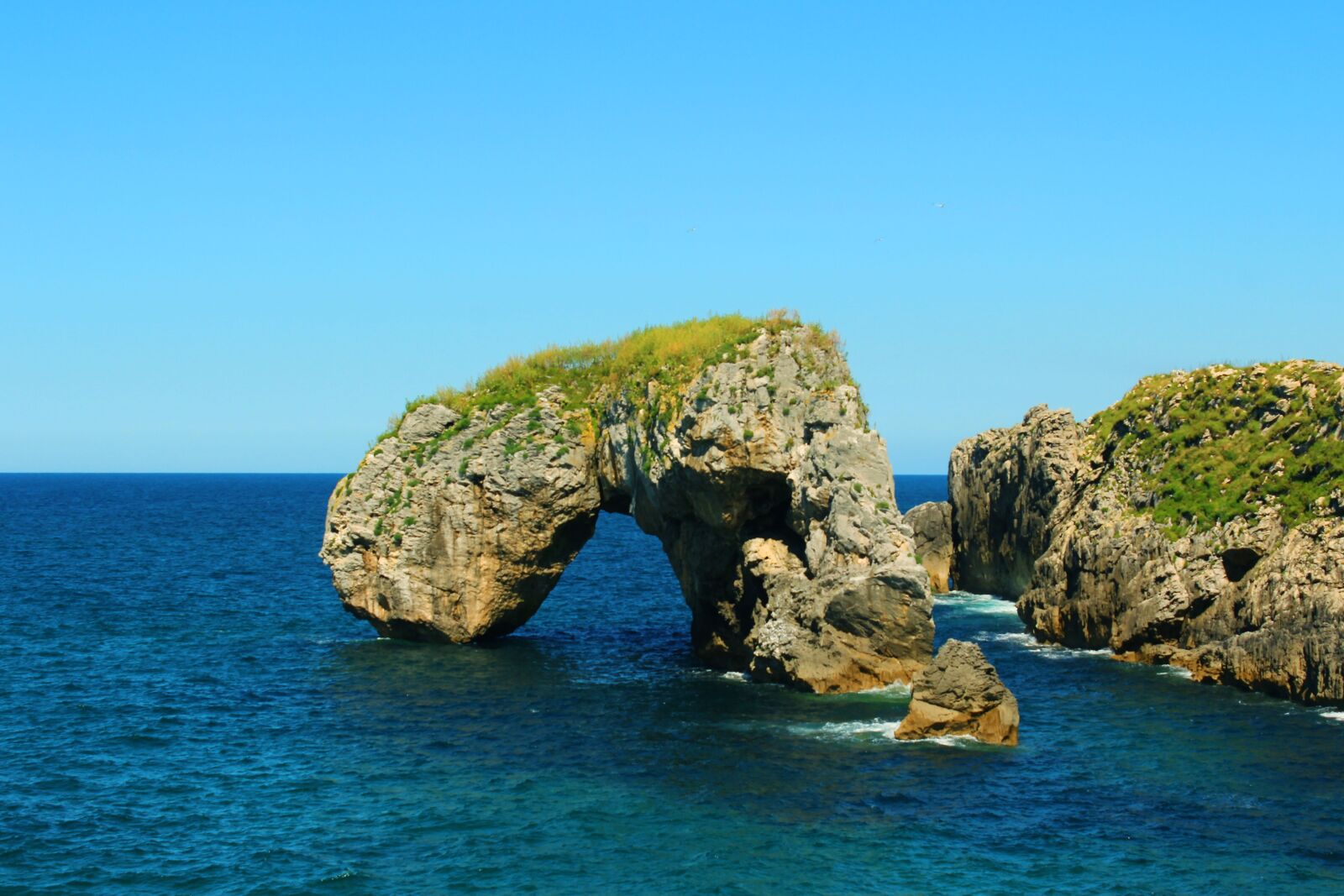 Canon EOS 1200D (EOS Rebel T5 / EOS Kiss X70 / EOS Hi) sample photo. Costa, castro, cliff photography