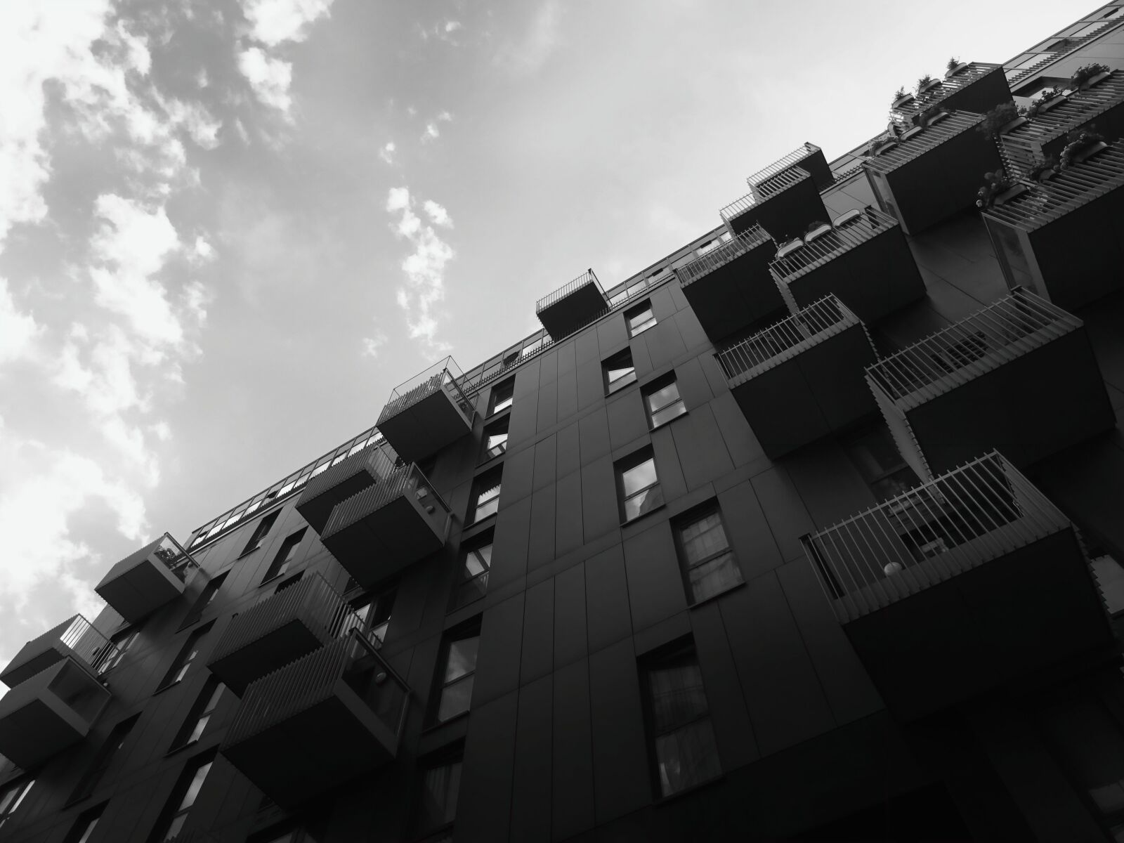 Sony DSC-HX60 sample photo. Apartment, architecture, balcony, black photography
