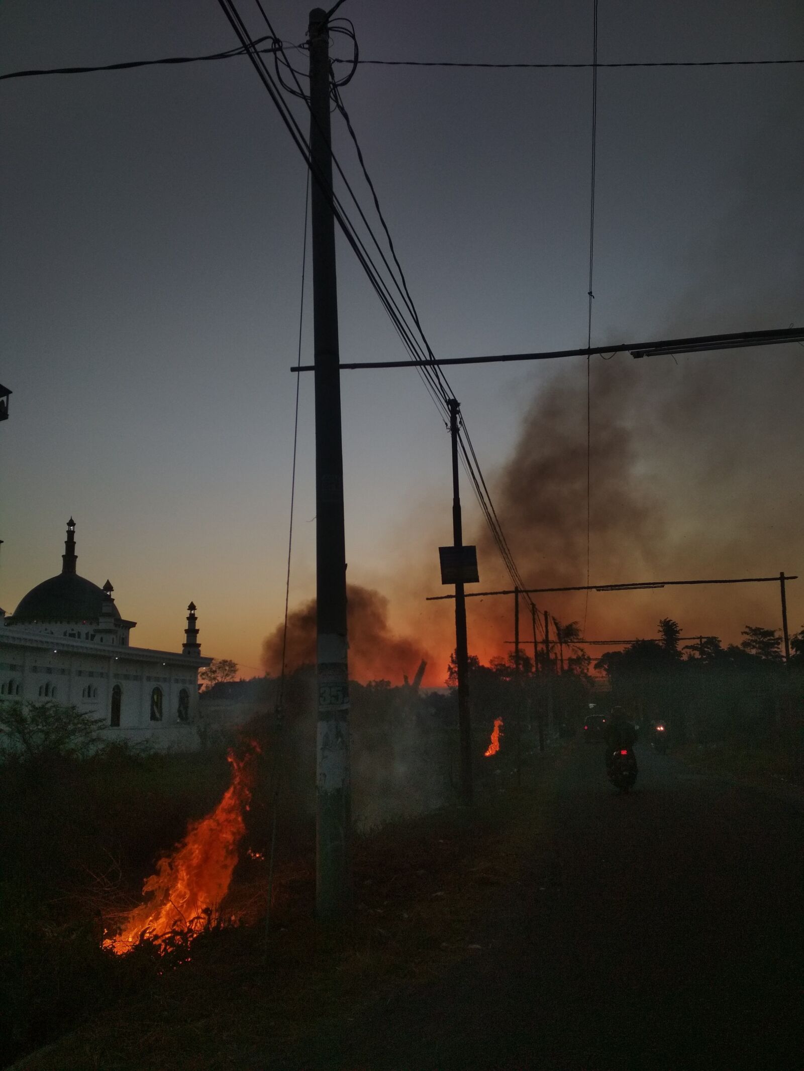 Xiaomi Redmi 4X sample photo. Sunset, fire, masjid photography